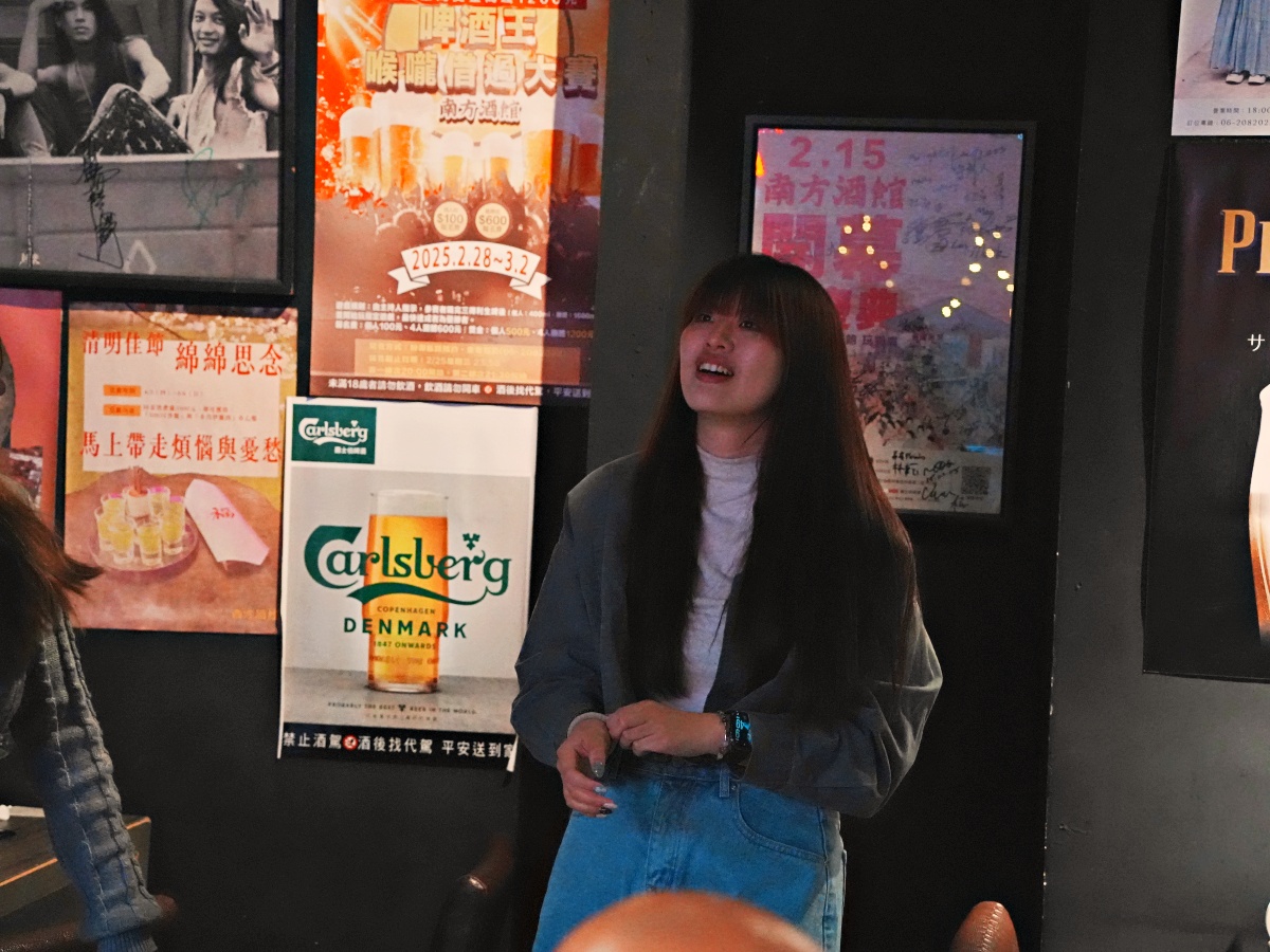 【台南東區宵夜場】誤入林森路的靈魂收容所！南方酒館：熱炒猛到翻、駐唱超專業，平價享受最高規格音樂饗宴