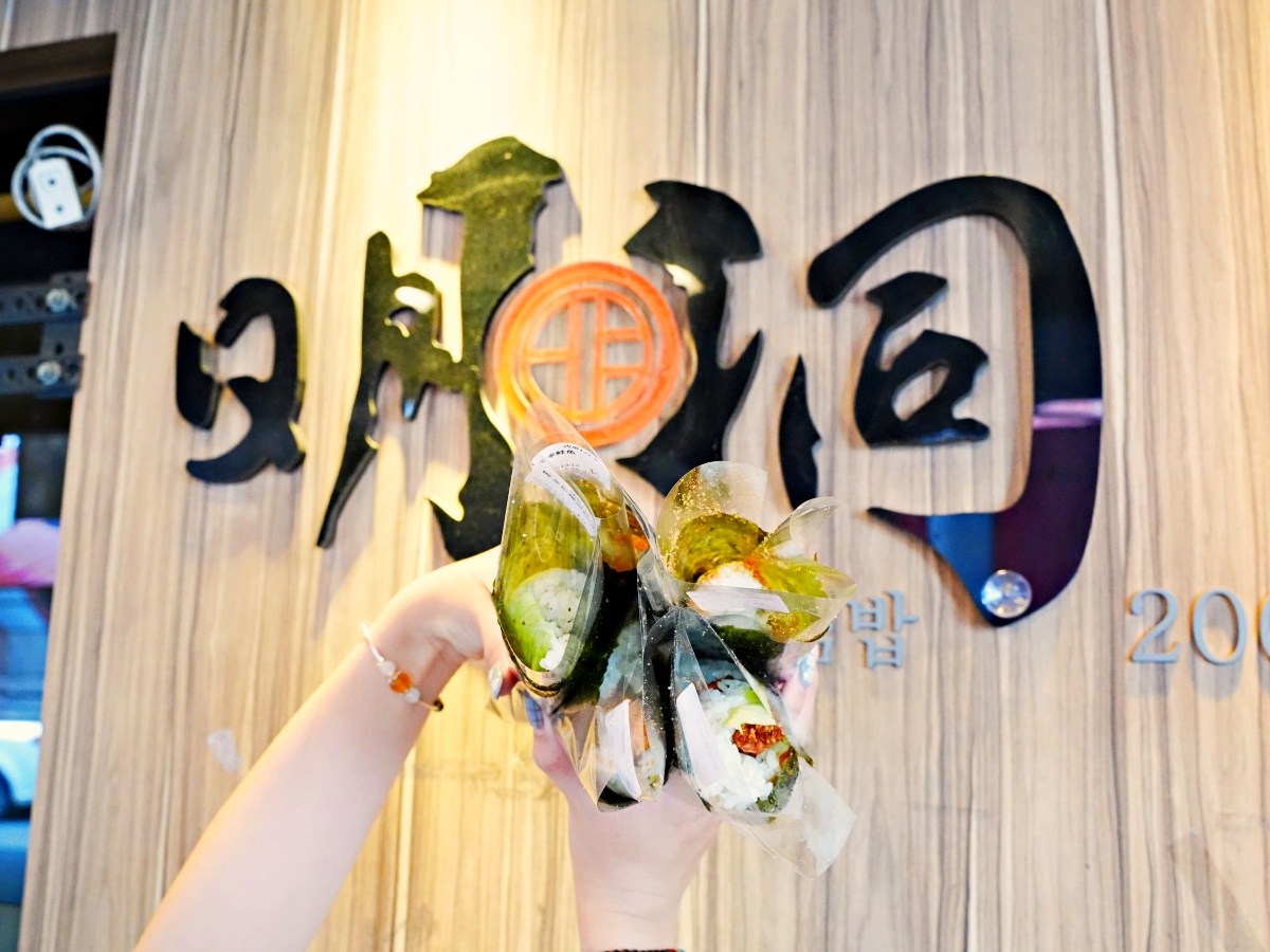 【台南美食】咔滋脆度太銷魂！明洞海苔飯卷台南總店：橫跨十年的青春滋味，2026 必點「奢華松露、青檸鮭魚」新品爆料開箱！