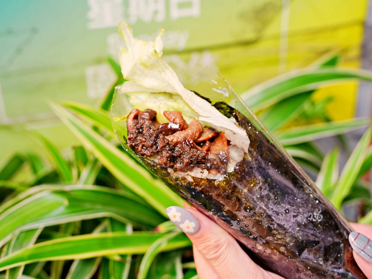 【台南美食】咔滋脆度太銷魂！明洞海苔飯卷台南總店：橫跨十年的青春滋味，2026 必點「奢華松露、青檸鮭魚」新品爆料開箱！