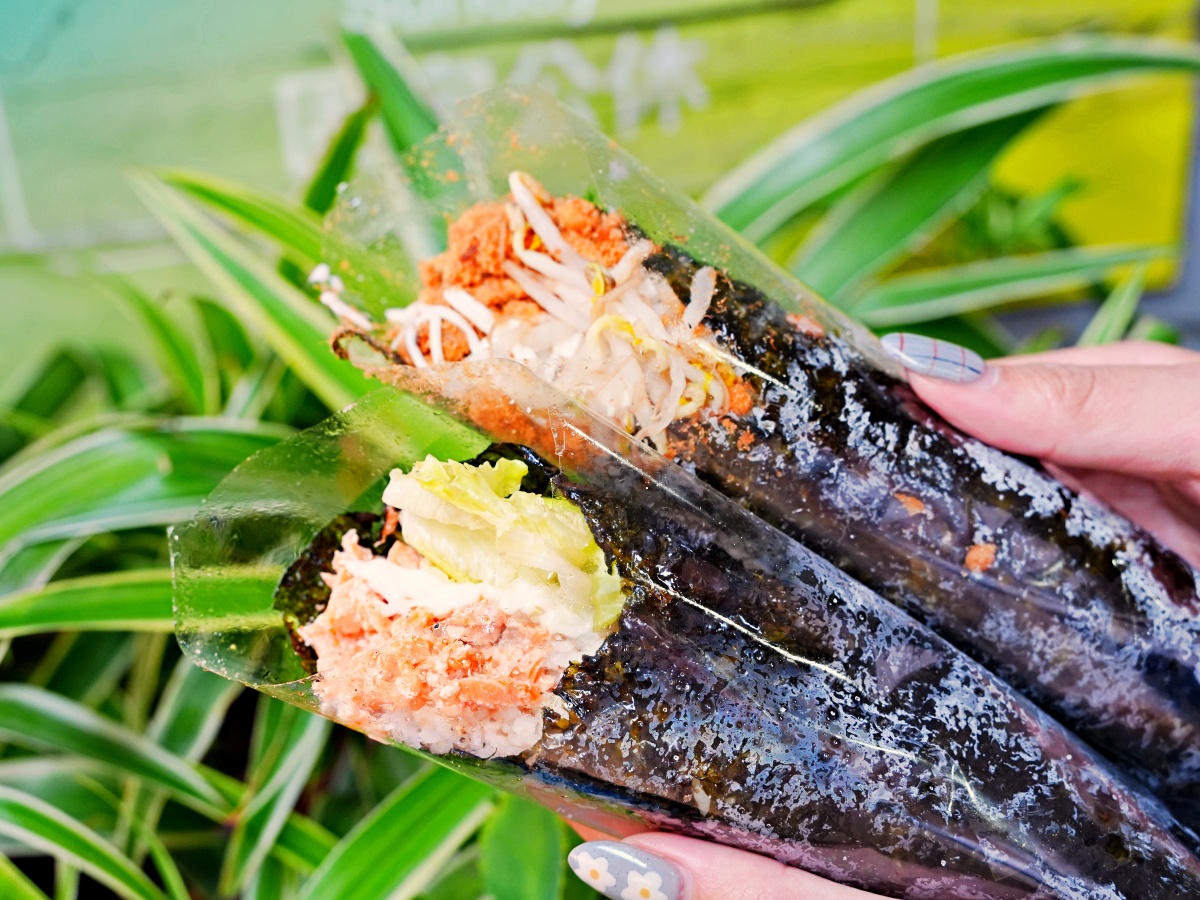 【台南美食】咔滋脆度太銷魂！明洞海苔飯卷台南總店：橫跨十年的青春滋味，2026 必點「奢華松露、青檸鮭魚」新品爆料開箱！