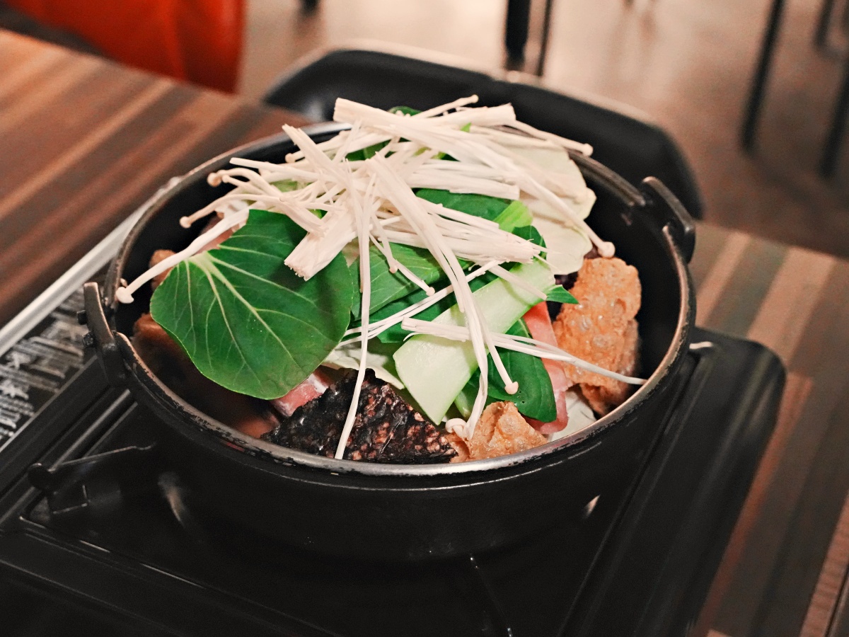 【高雄美食】駁二特區的黑金傳奇:食鍋者「正宗肉骨茶」深度解析,尋找南洋料理的最強靈魂 2 【高雄美食】駁二特區的黑金傳奇:食鍋者「正宗肉骨茶」深度解析,尋找南洋料理的最強靈魂