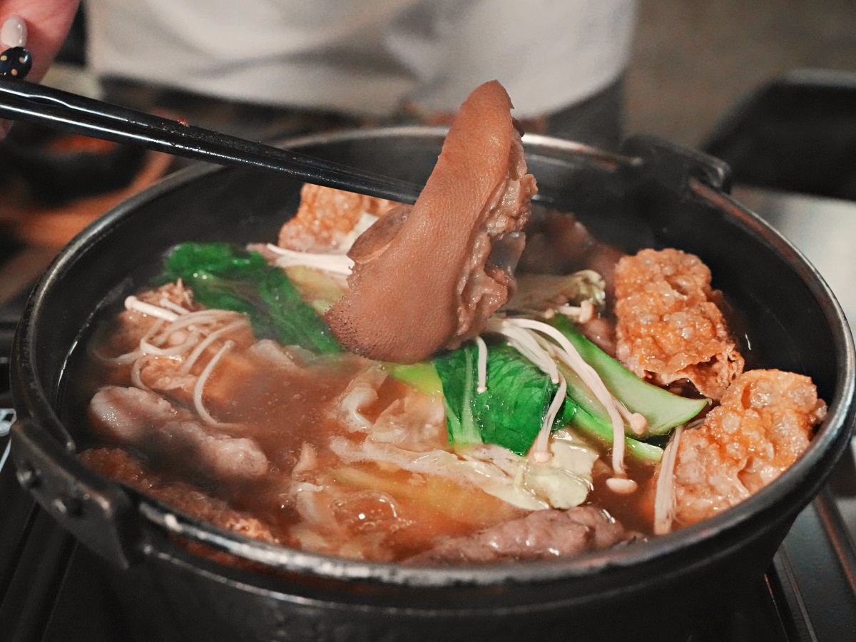 【高雄美食】駁二特區的黑金傳奇:食鍋者「正宗肉骨茶」深度解析,尋找南洋料理的最強靈魂 3 【高雄美食】駁二特區的黑金傳奇:食鍋者「正宗肉骨茶」深度解析,尋找南洋料理的最強靈魂