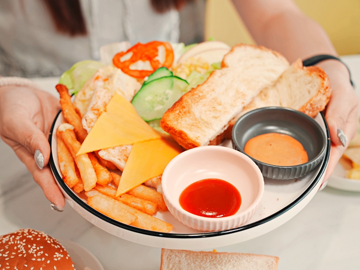 【台南美食】千香漢堡善化中正店：在地飄香30年的傳奇麥香雞！善化早餐與早午餐的頂級選擇，全系列開箱評測