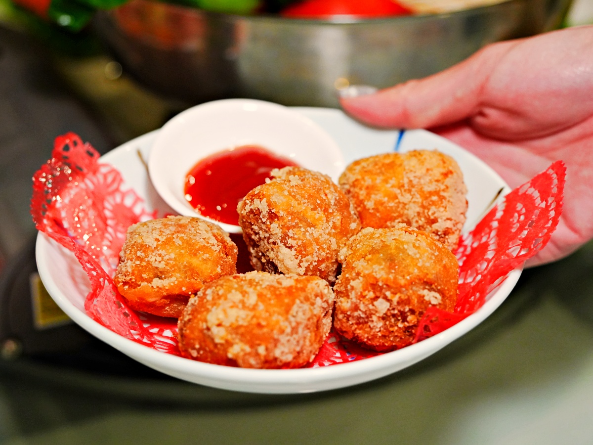 釣蝦界的天花板：【金球獎活海鮮】深度評測——台南最強「釣龍蝦」體驗與波士頓龍蝦麻辣鍋全紀錄