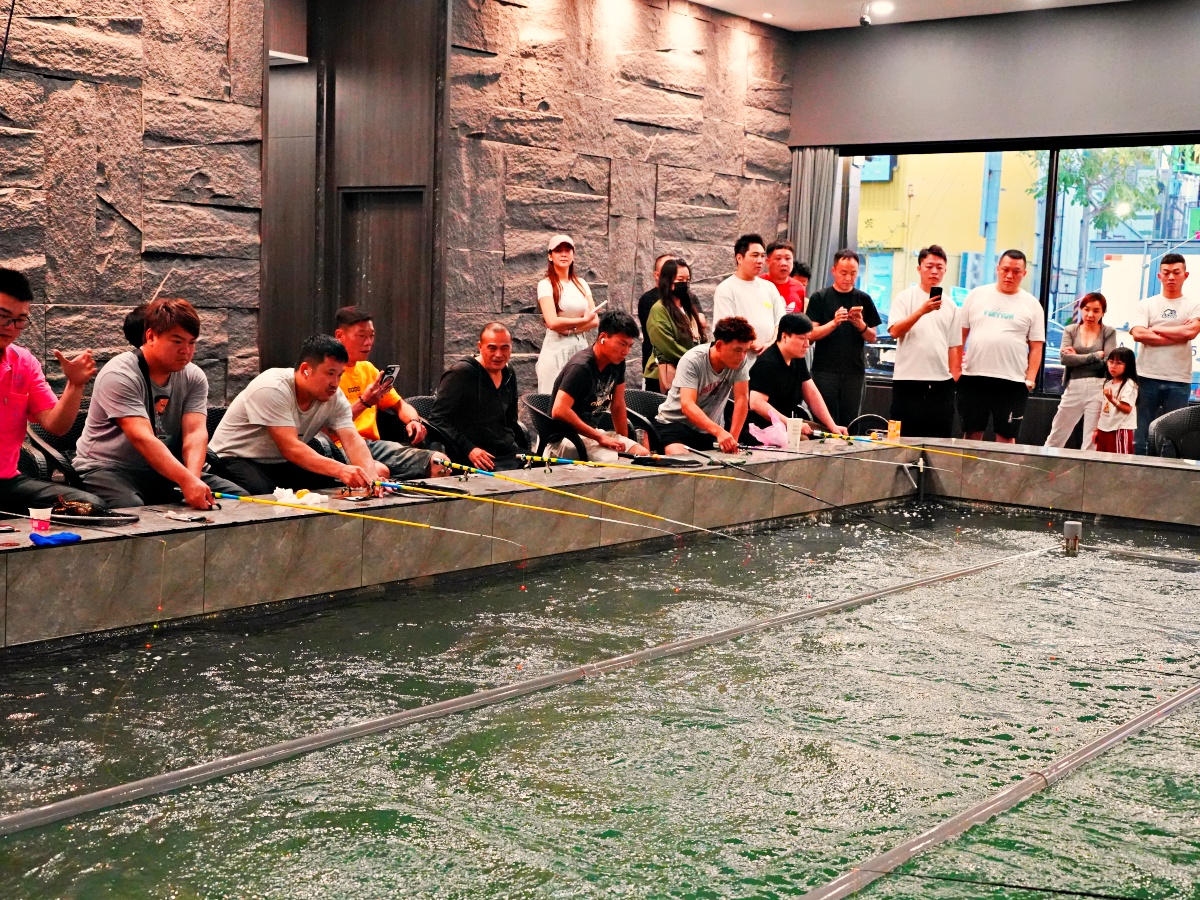 釣蝦界的天花板：【金球獎活海鮮】深度評測——台南最強「釣龍蝦」體驗與波士頓龍蝦麻辣鍋全紀錄