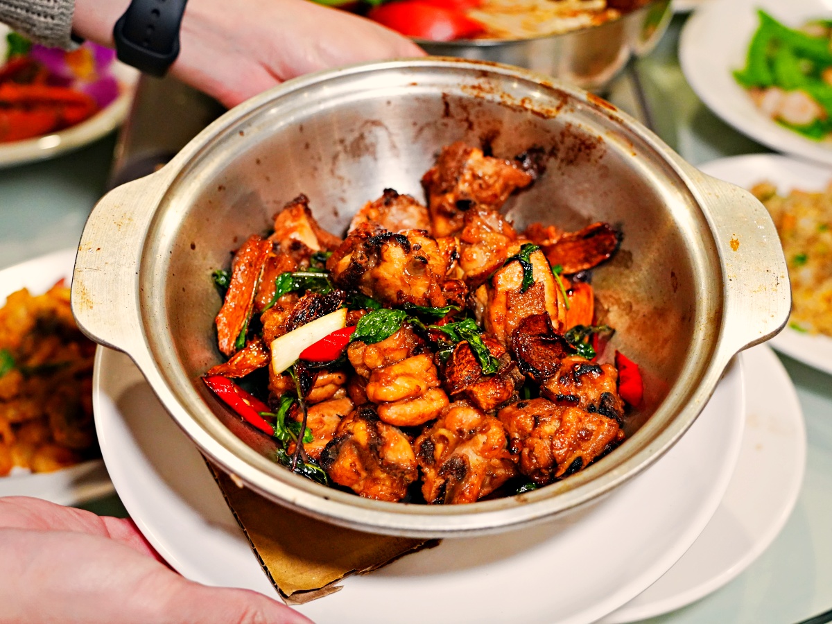 釣蝦界的天花板：【金球獎活海鮮】深度評測——台南最強「釣龍蝦」體驗與波士頓龍蝦麻辣鍋全紀錄