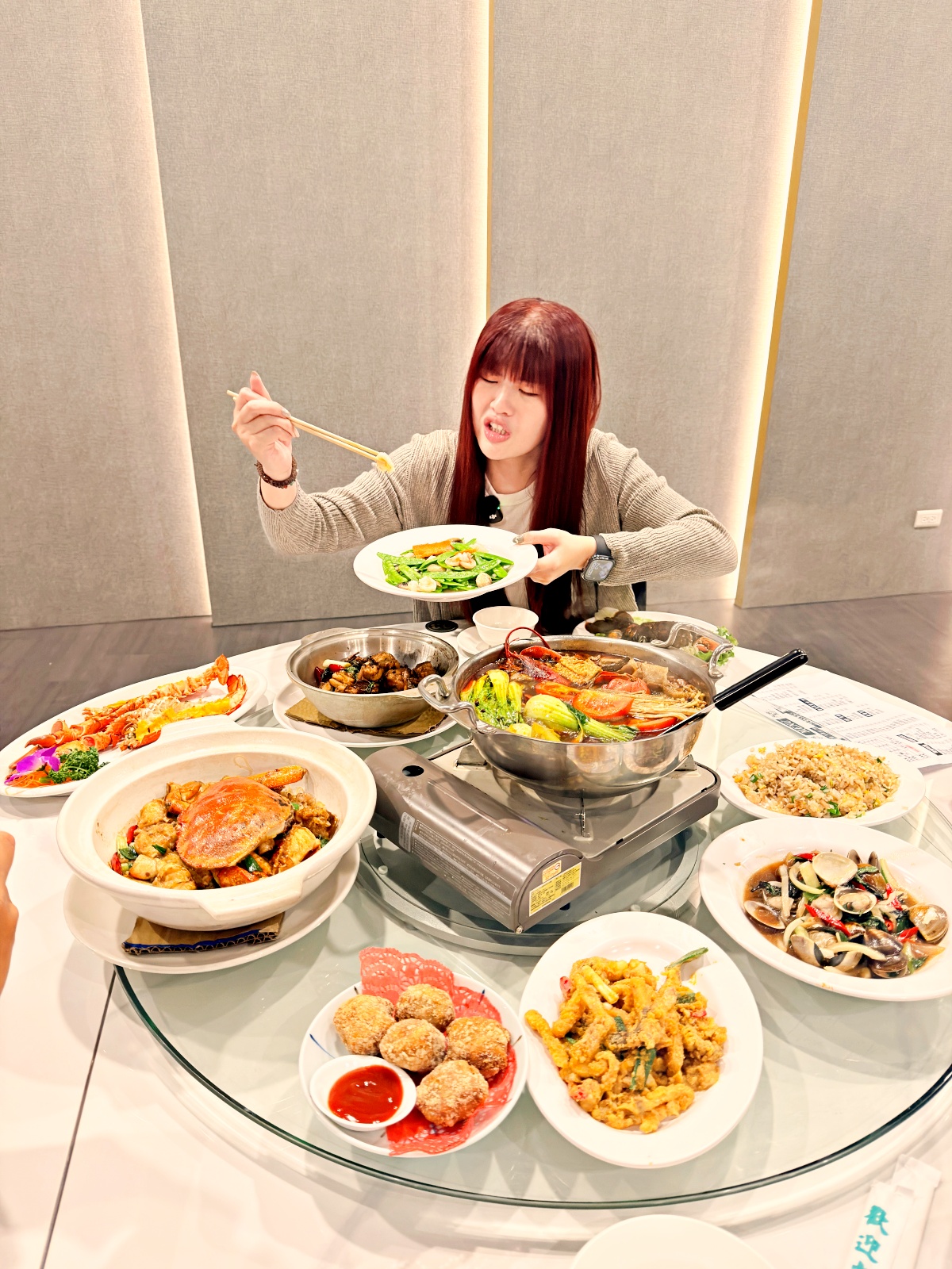 釣蝦界的天花板：【金球獎活海鮮】深度評測——台南最強「釣龍蝦」體驗與波士頓龍蝦麻辣鍋全紀錄