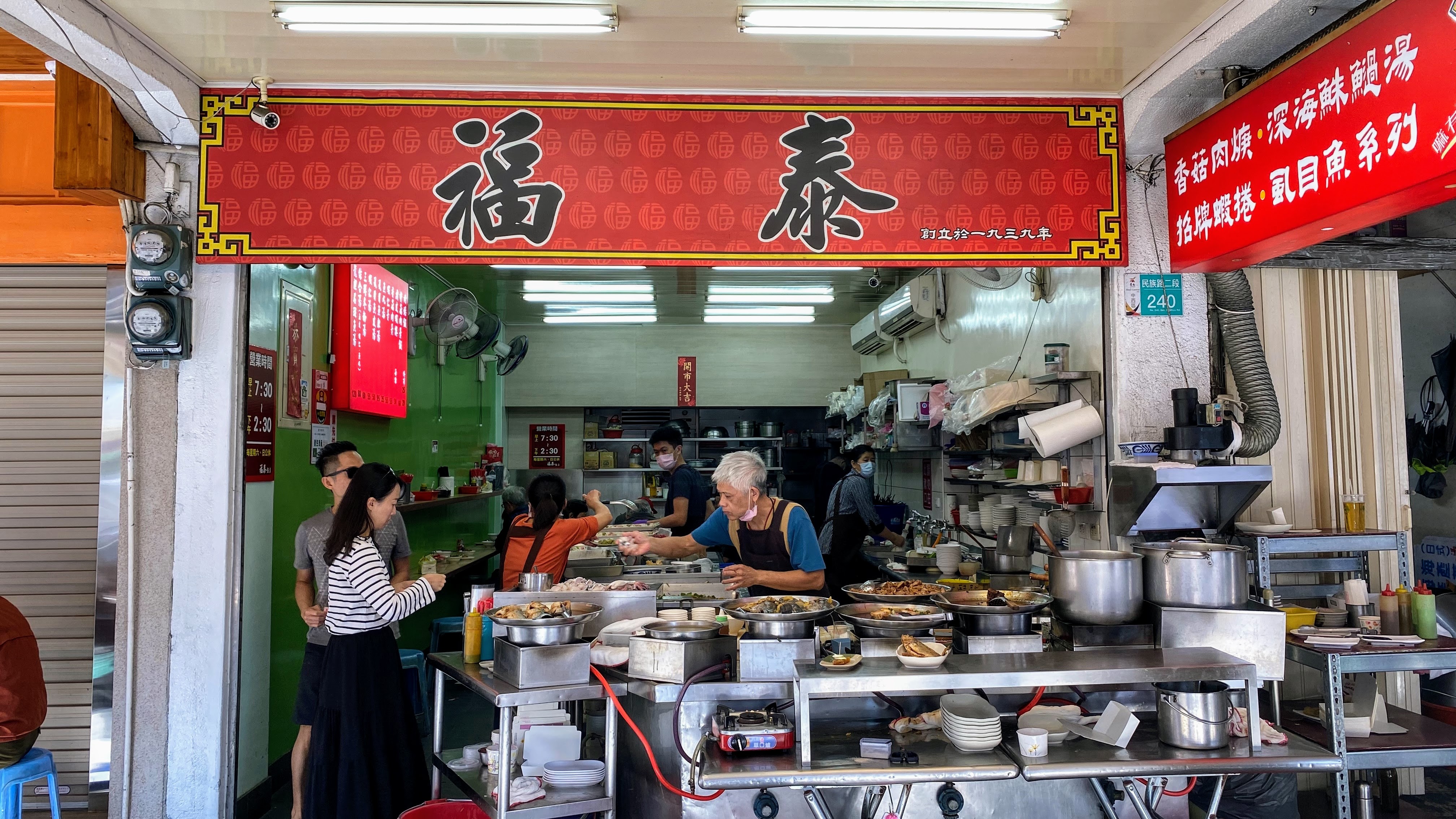 台南最強飯桌｜超好吃道地美食｜鬧區人潮滿滿｜來赤崁樓必吃美食｜