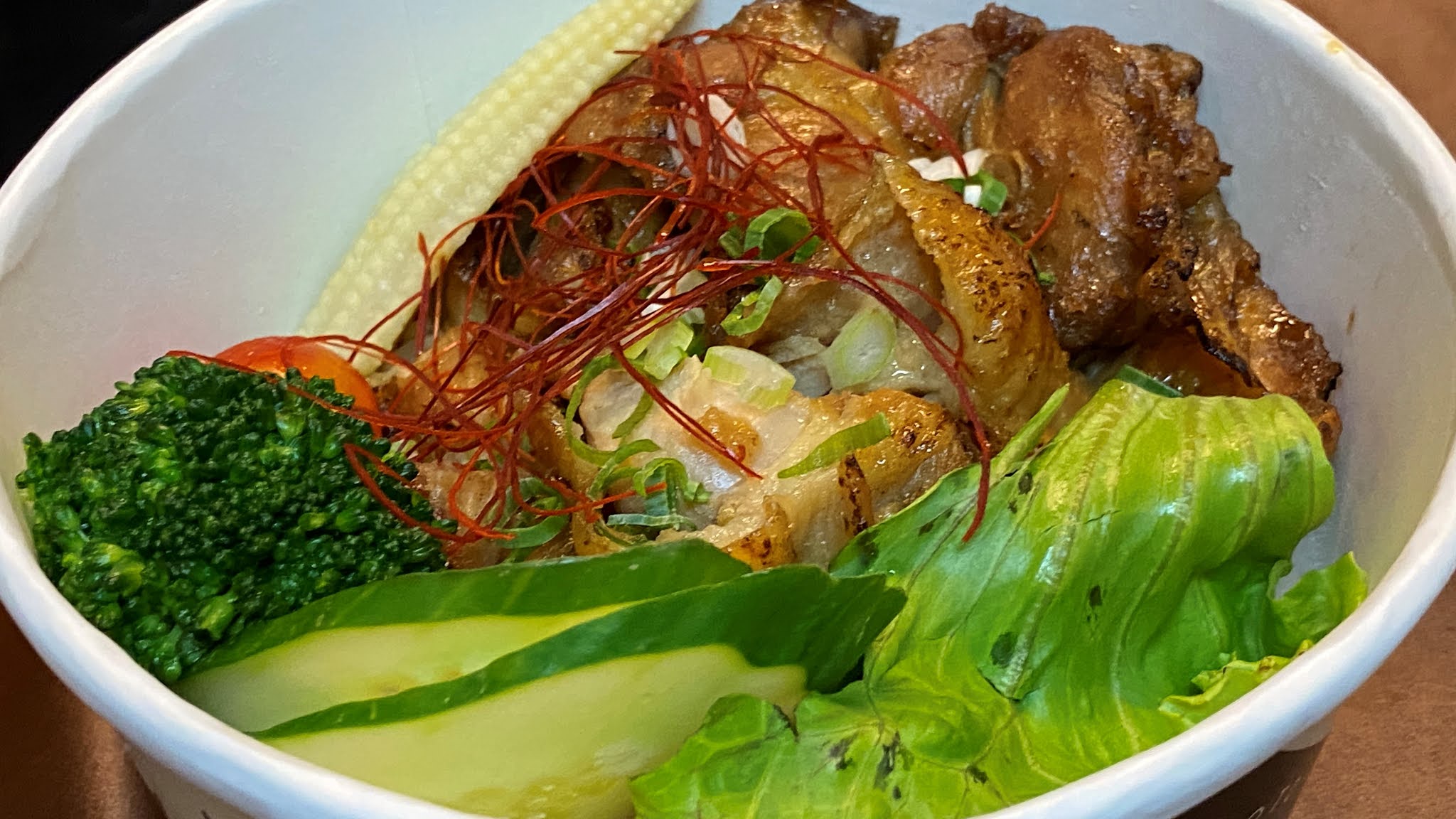 宮本武丼直火肉山制丼所｜用料實在讓你吃飽飽｜加購溫泉蛋豐富你的味蕾｜台灣知名連鎖制丼所｜
