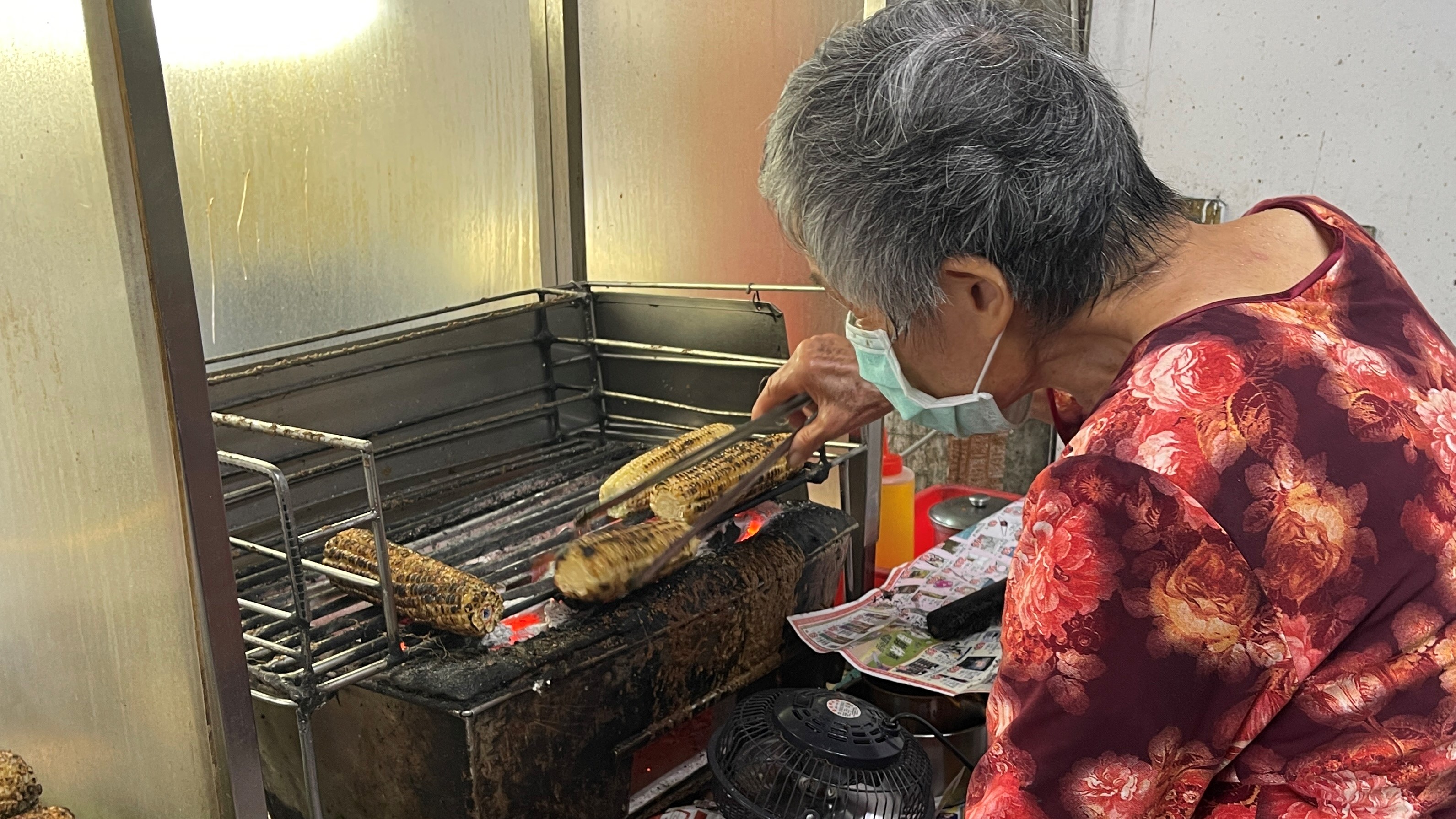 來嘉義你一定要來排的店家│嘉義阿婆烤玉米│讓你難以忘懷的烤玉米特殊口感│一定要提早來搶購的神祕店家│ 9 來嘉義你一定要來排的店家│嘉義阿婆烤玉米│讓你難以忘懷的烤玉米特殊口感│一定要提早來搶購的神祕店家│