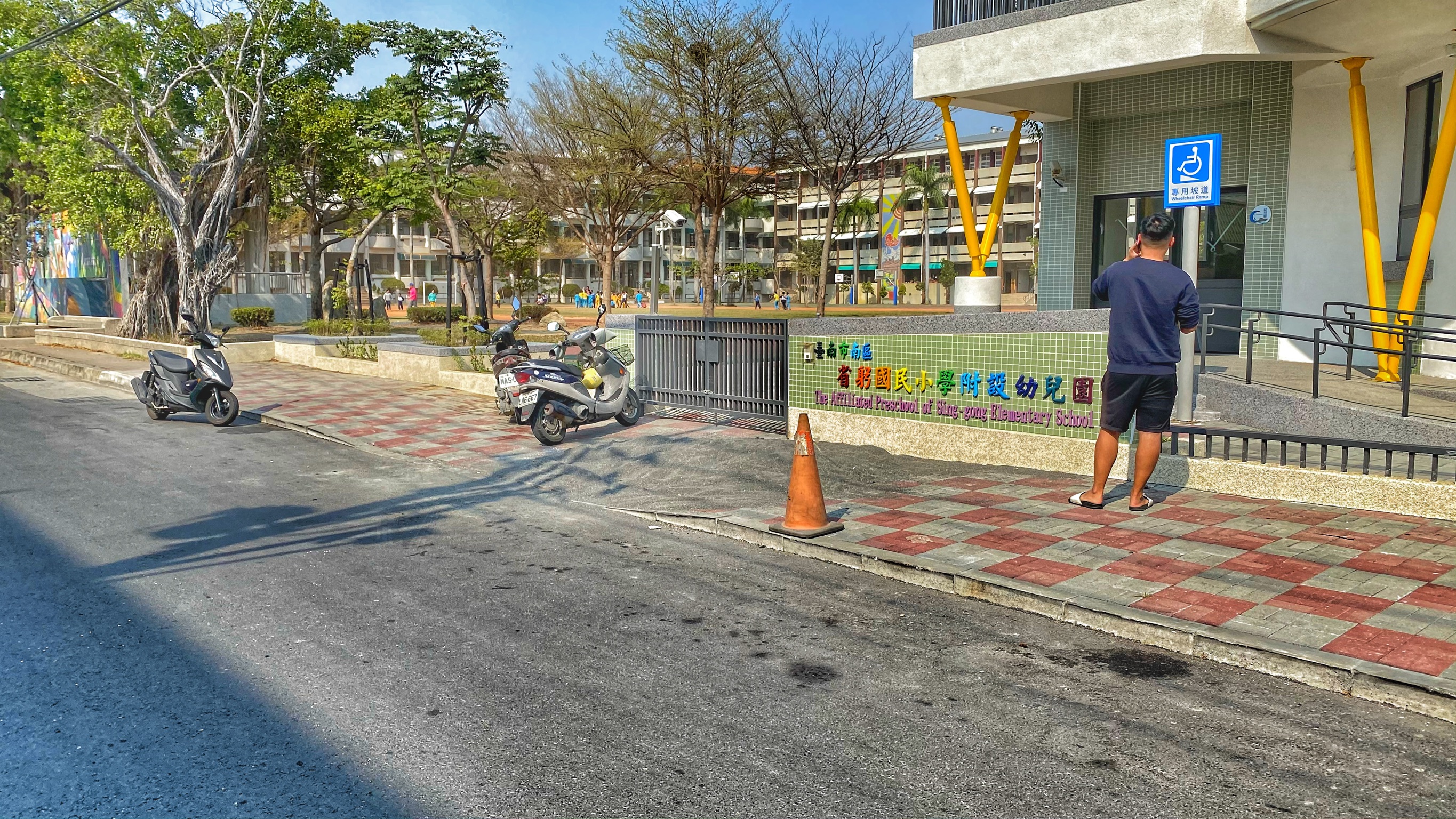 台南灣裡無名脆肉攤｜省躬國小後面的一煎炸物攤販｜樸實無華的美味｜超人氣美味銅板美食｜
