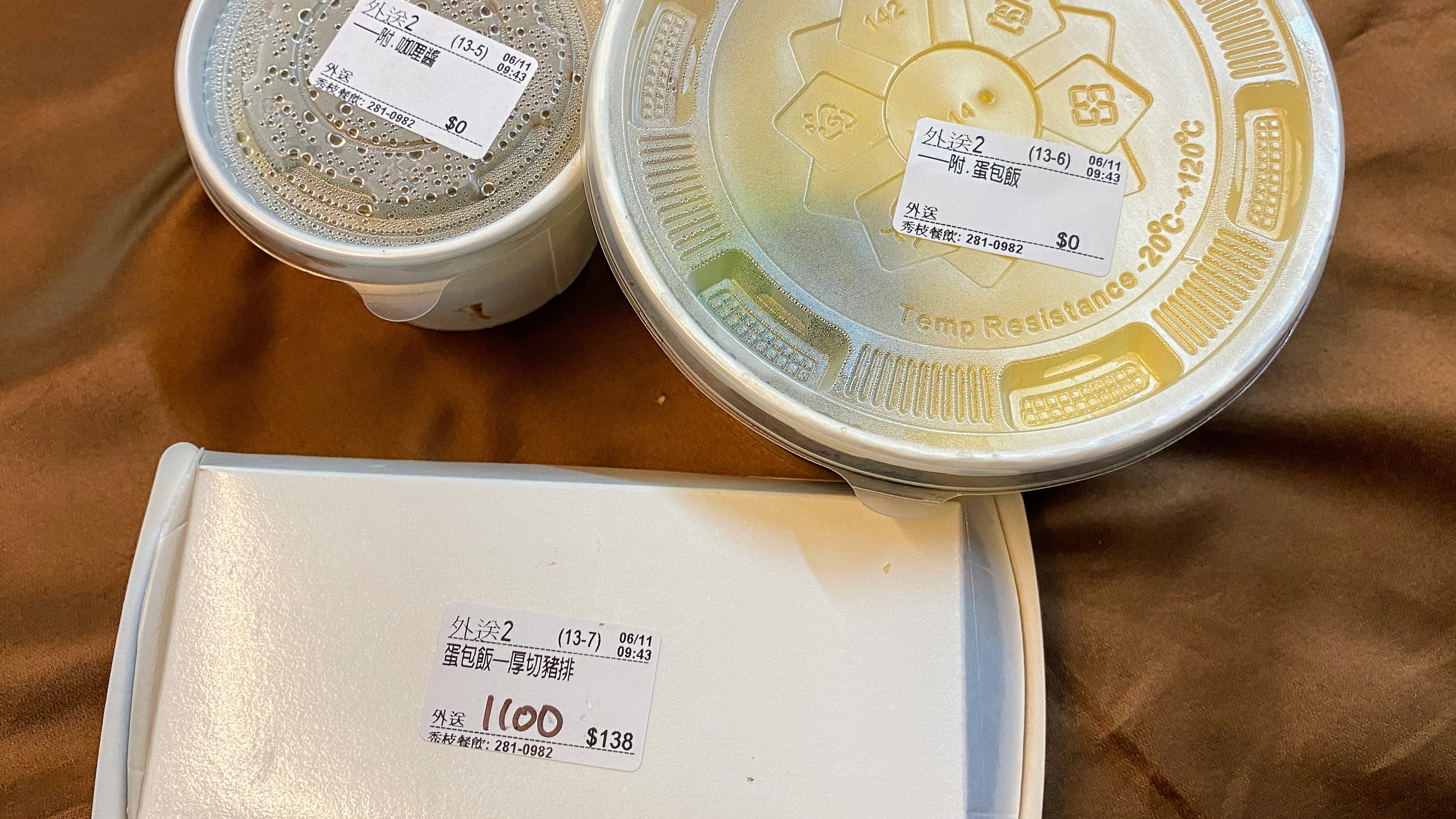 秀枝餐飲厚切豬排飯｜厚實酥脆的厚切豬排｜香濃百搭咖哩醬料｜評價CP美食料理｜