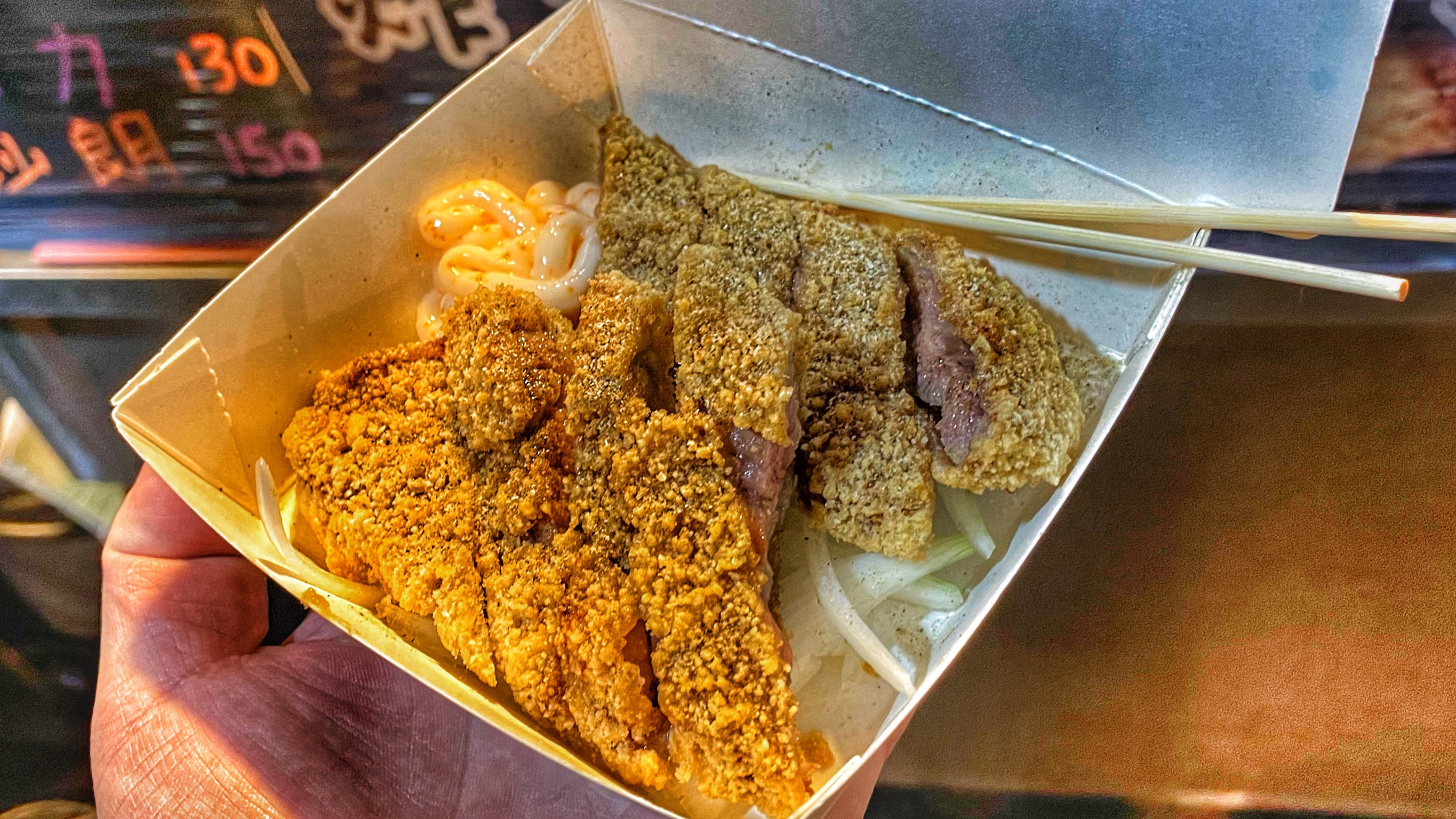 炸雞排炸豬排，那有聽過炸牛排嗎?｜大東夜市炸牛排專賣店｜種類不斷更新｜真正的外酥內嫩口感｜
