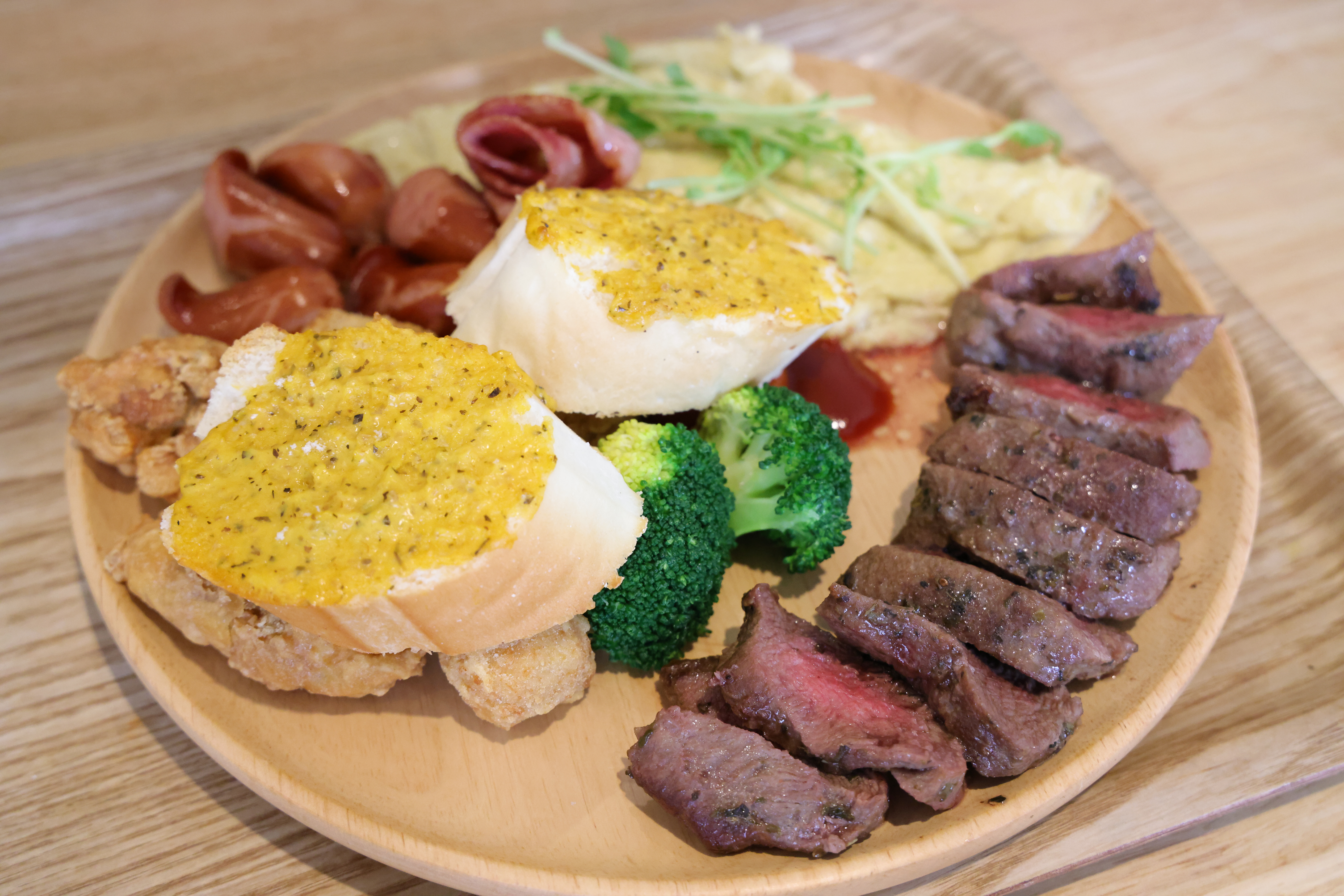 台南美食寵物友善餐廳「浪浪別哭－台南店」讓毛孩不再流浪! 貓狗兒們的中途之家|帶貓狗來玩的首選好地方|下午茶|義大利飯|燉飯