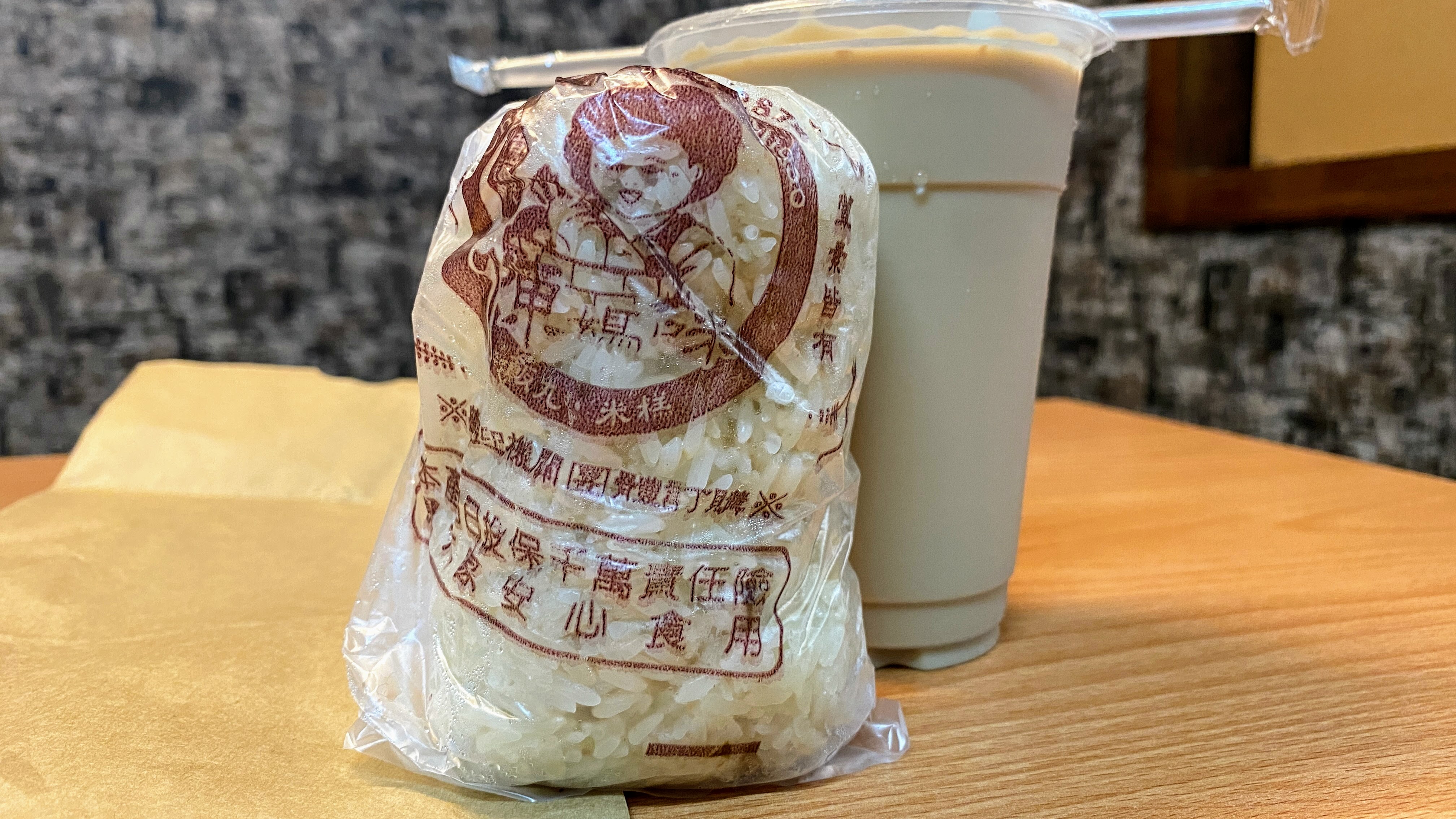 台南東區陳媽咪飯丸、米糕｜經典飯糰好滋味｜早餐奶茶最搭配｜台南銅板美食｜