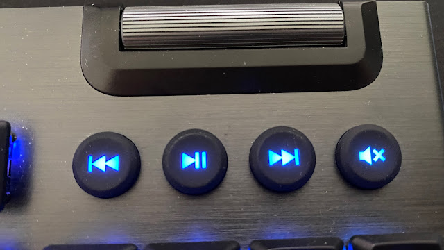 羅技G系列電競產品|更輕、更薄、更厲害|更先進的機械按鍵軸|1680萬色的RGB燈光|可自由隨意自訂的燈色效果|切換設備快速無負擔|超頂級電競機械式鍵盤介紹| 6 羅技G系列電競產品|更輕、更薄、更厲害|更先進的機械按鍵軸|1680萬色的RGB燈光|可自由隨意自訂的燈色效果|切換設備快速無負擔|超頂級電競機械式鍵盤介紹|
