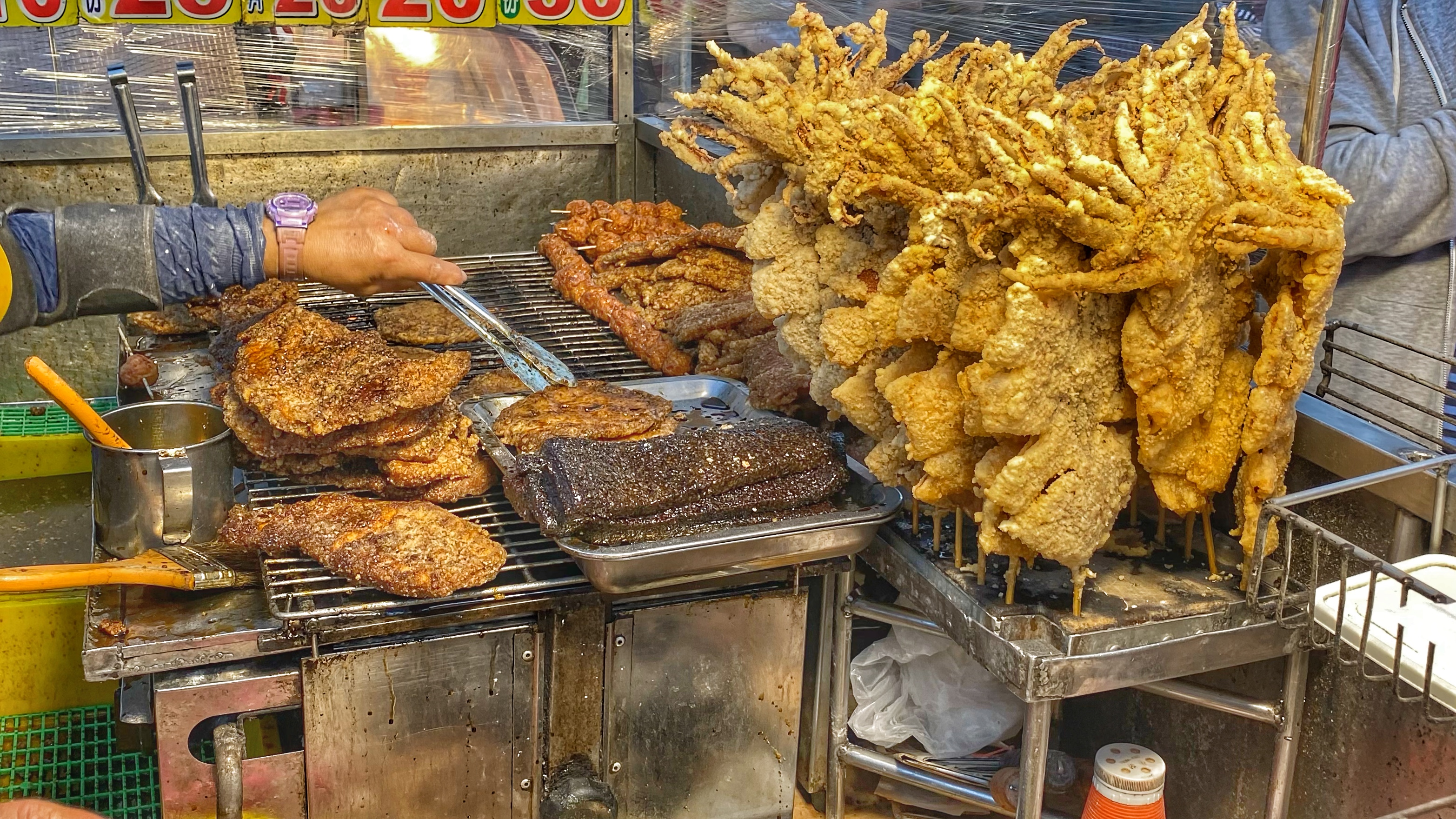 台南花園夜市雞排攤｜濃厚的台南風味｜府城在地銅板價｜知名人氣店家｜