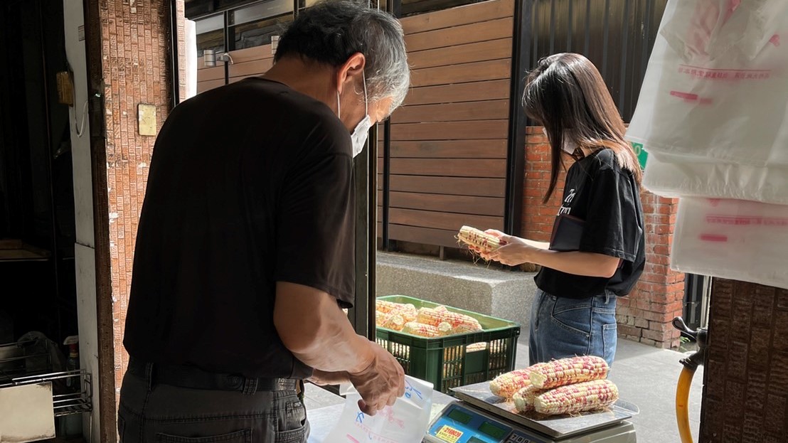 來嘉義你一定要來排的店家│嘉義阿婆烤玉米│讓你難以忘懷的烤玉米特殊口感│一定要提早來搶購的神祕店家│ 4 來嘉義你一定要來排的店家│嘉義阿婆烤玉米│讓你難以忘懷的烤玉米特殊口感│一定要提早來搶購的神祕店家│