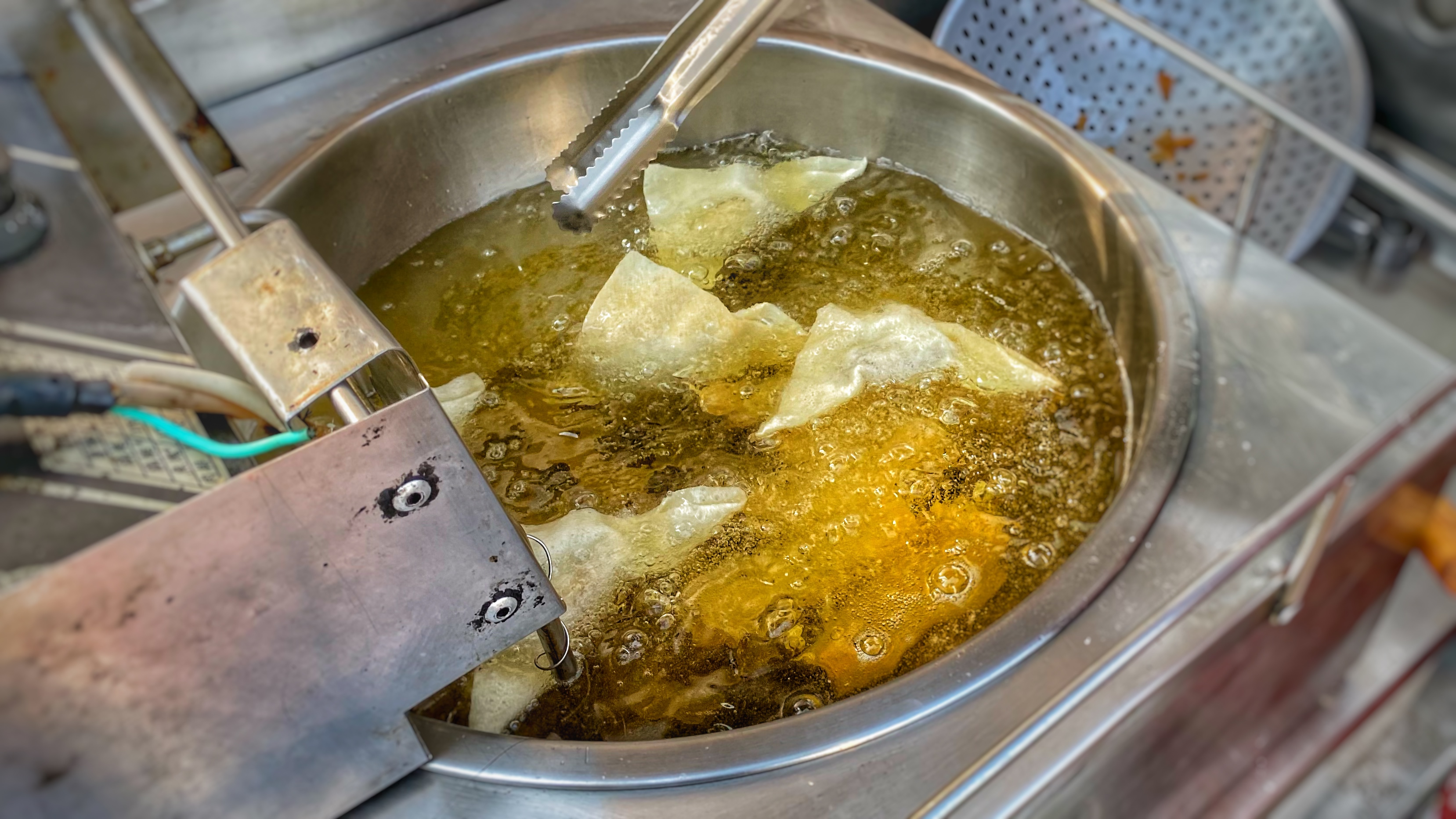 台南灣裡無名炸年糕扁食攤|外酥內軟口味絕佳|想吃不一定有開|灣裡銅板美食| 1 台南灣裡無名炸年糕扁食攤|外酥內軟口味絕佳|想吃不一定有開|灣裡銅板美食|