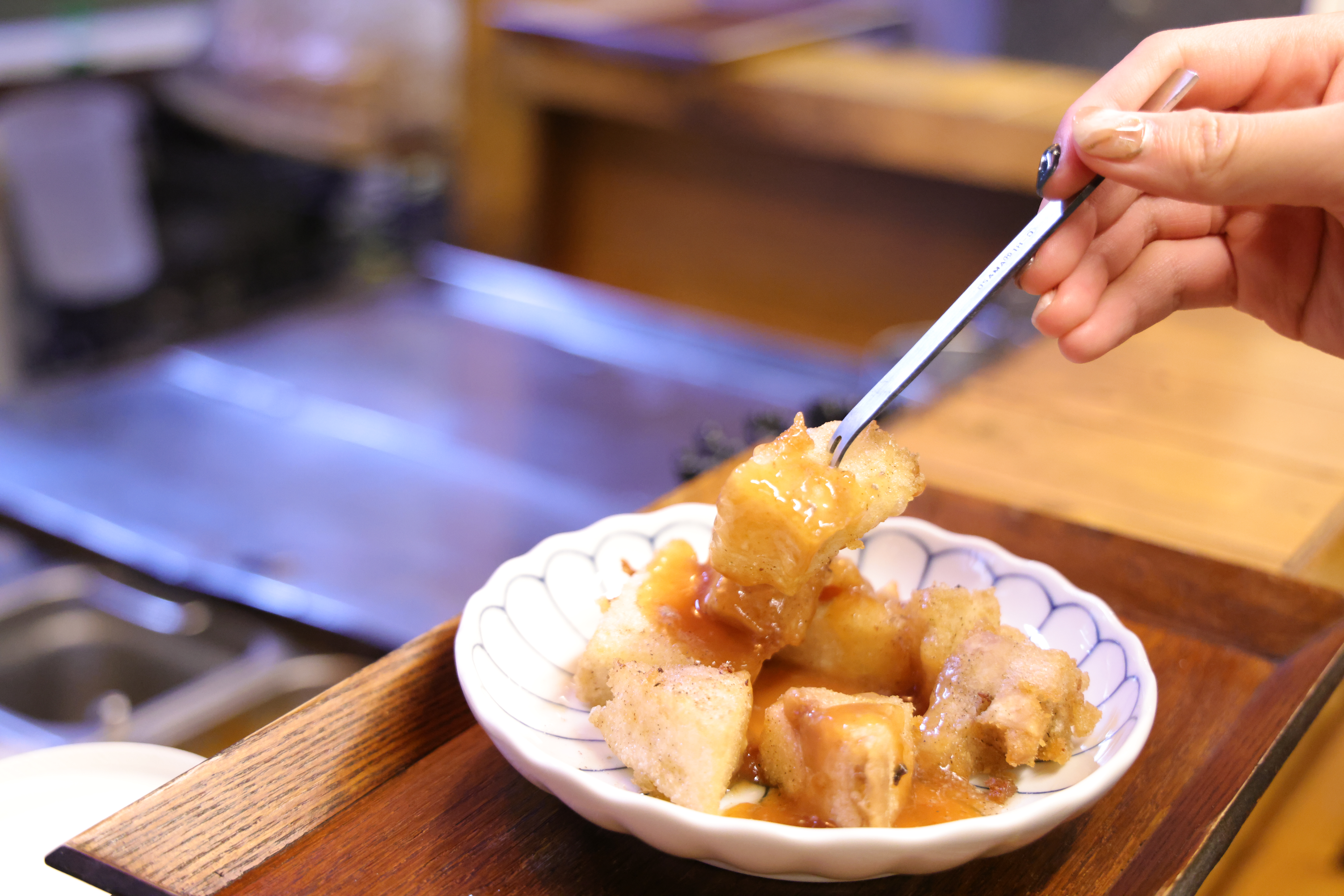 台南巷弄美食，有北部口感及風格，結合南部傳統，造就了南北混合的超好吃甜不辣!