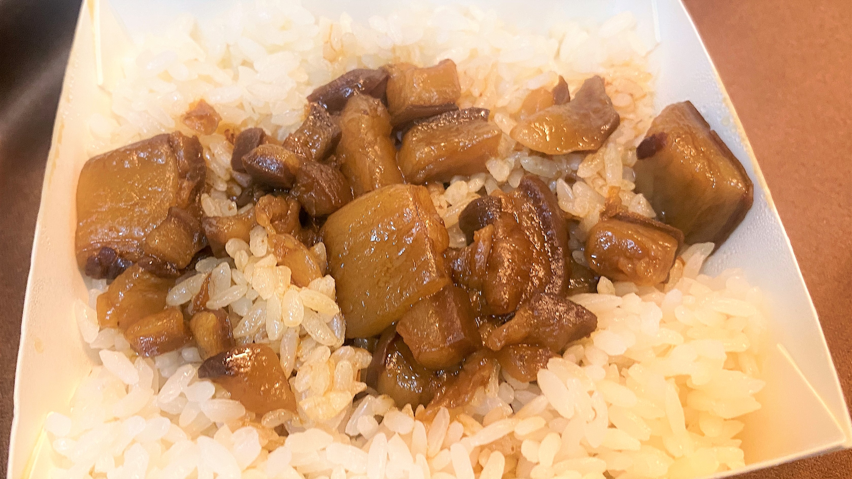 台南兄弟仔肉燥飯｜軟嫩好吃的肉燥飯｜台南銅板價高CP美食｜