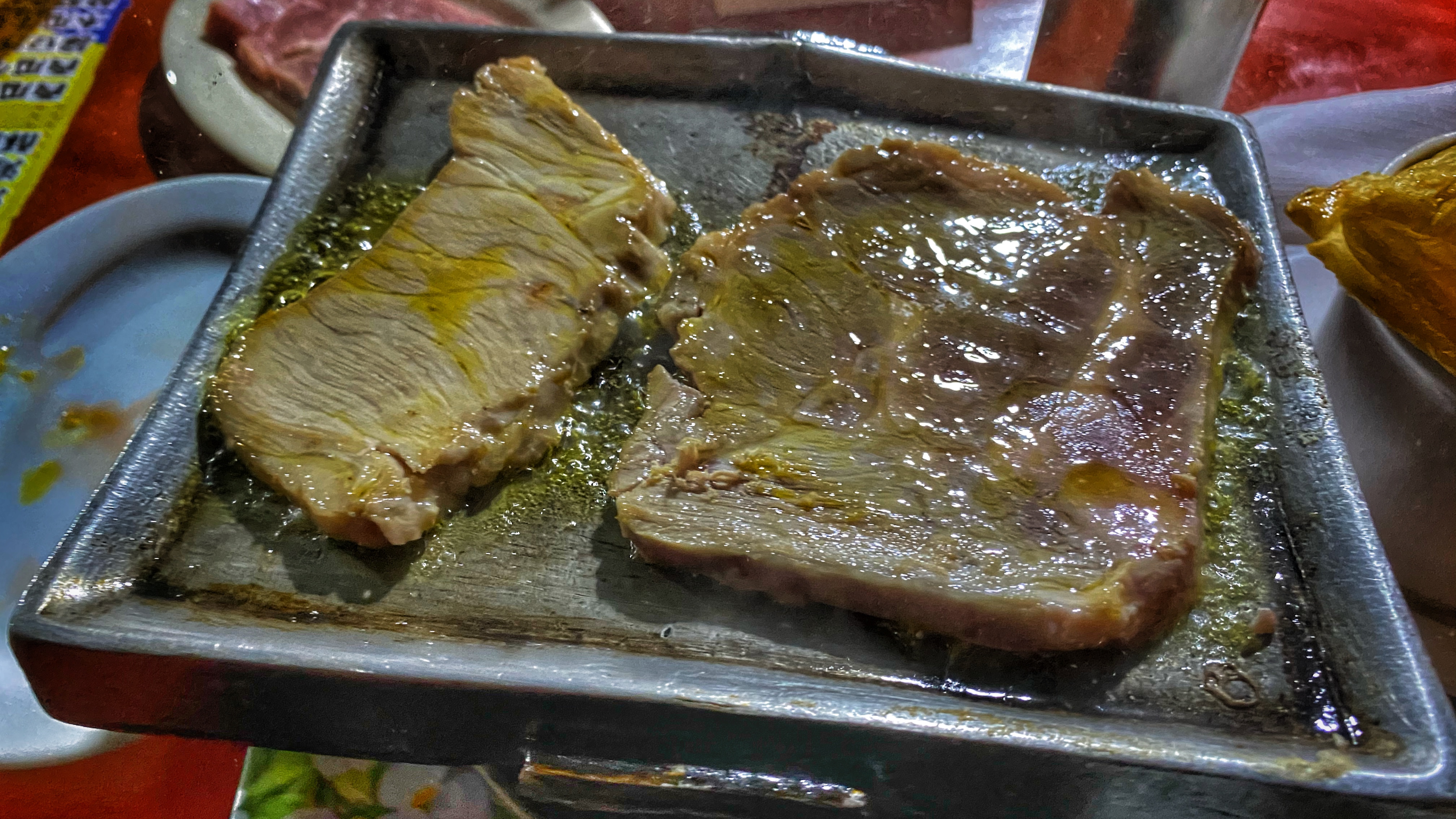 自己的牛排自己煎｜菜雞也能很快上手｜很好喝的酥皮濃湯｜點套餐吃飽飽｜客人絡繹不絕坐位也多｜台南銀河碼頭｜