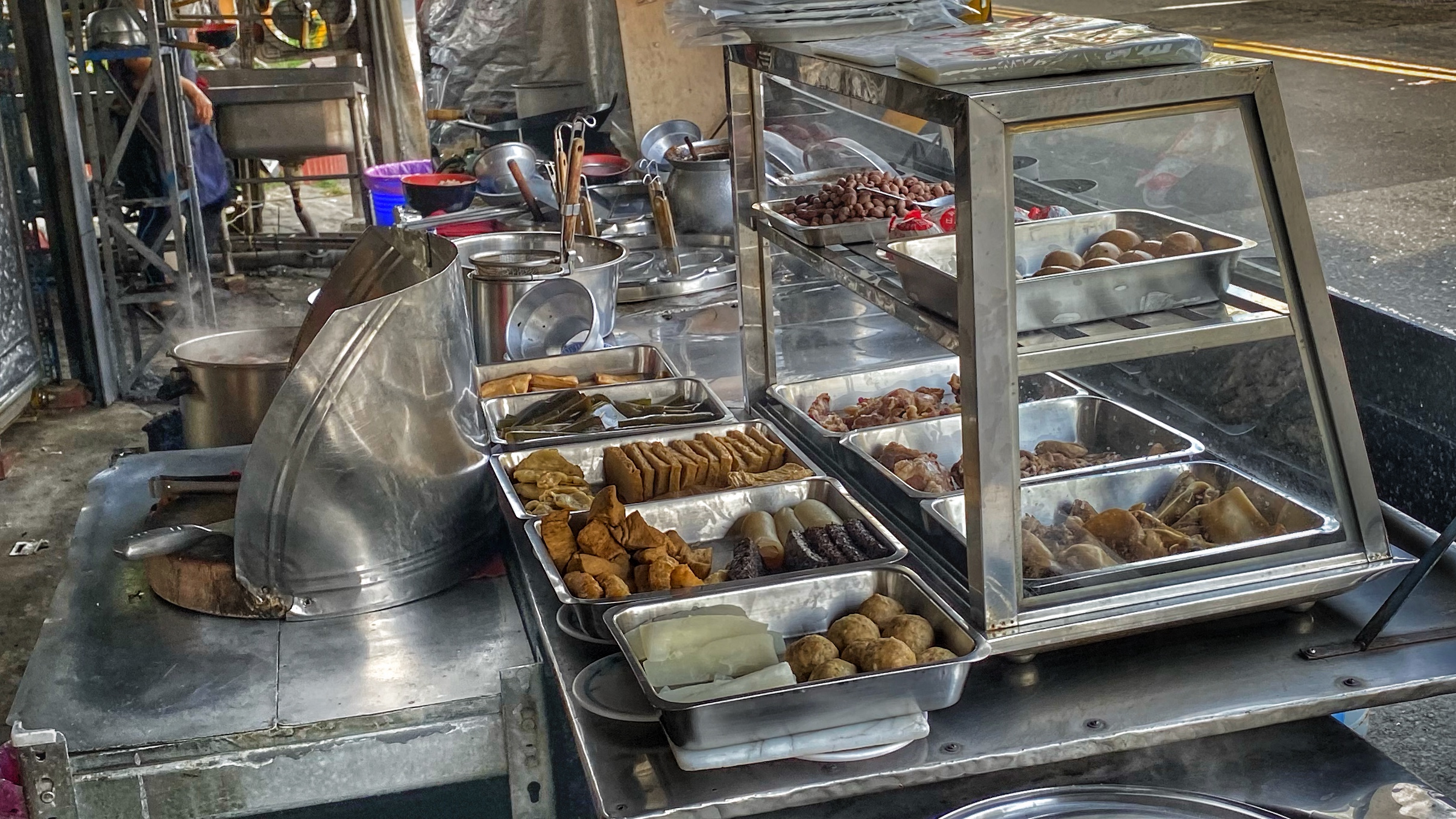 安南區隱藏小吃店家｜60元整個飯盒裝滿滿｜真的叫做便宜又大碗｜在地經營多年｜