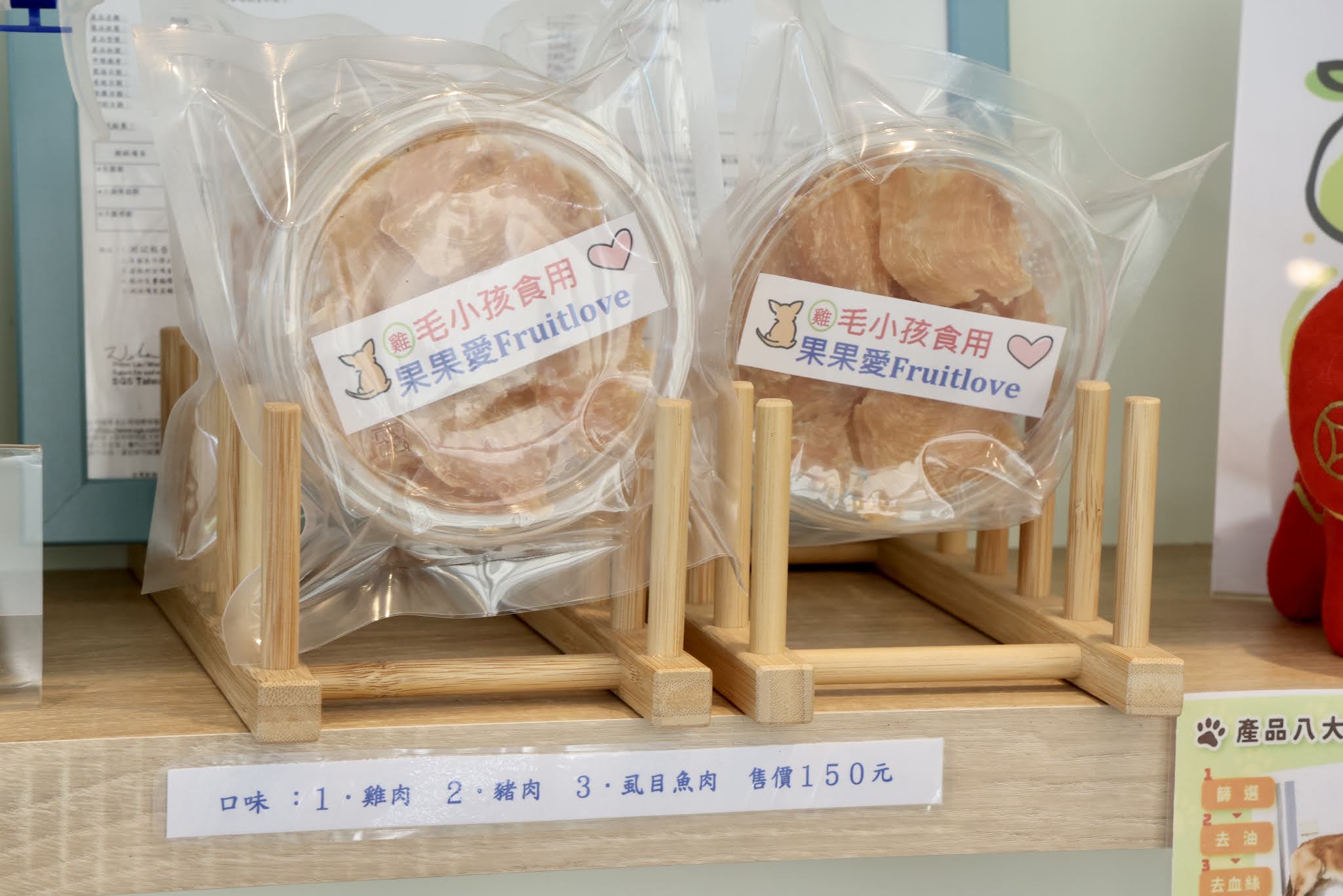 「Le Chien樂享森活」台中寵物餐廳 │ 台中汪星人友善餐廳,毛小孩的遊樂聖地 │ 破百坪大的餐廳還有狗狗專屬戲水池及相關展覽 │ 菜單內還意外發現超高級餐點!! (台中 / 平價 / 美食 / 狗狗 / 泳池 / 展覽) 10 「Le Chien樂享森活」台中寵物餐廳 │ 台中汪星人友善餐廳,毛小孩的遊樂聖地 │ 破百坪大的餐廳還有狗狗專屬戲水池及相關展覽 │ 菜單內還意外發現超高級餐點!! (台中 / 平價 / 美食 / 狗狗 / 泳池 / 展覽)