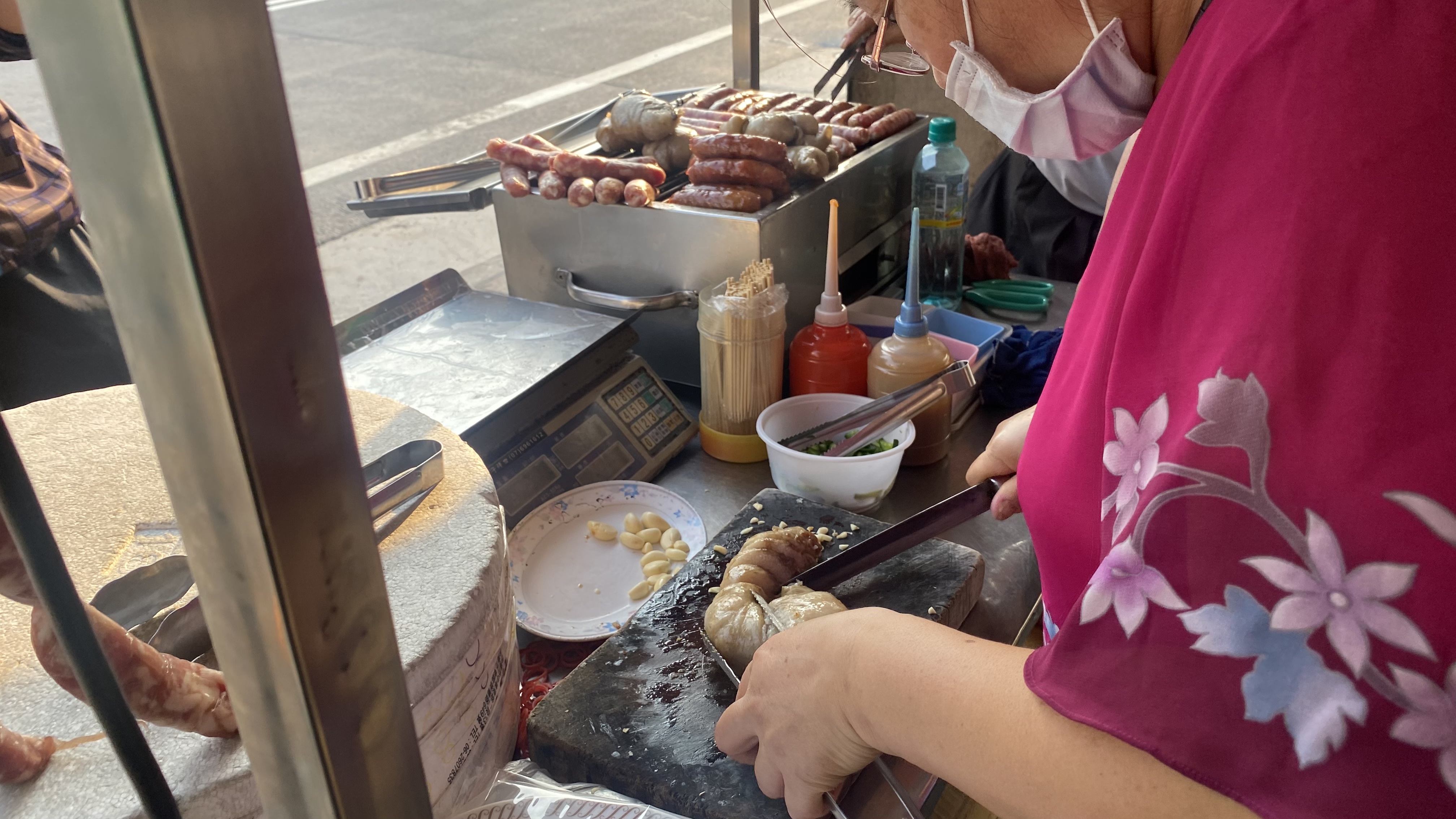 台南仁德大腸香腸攤|地圖上不會有的美食|大腸手工灌製真材實料|停車方便還有搭棚可內用| 5 台南仁德大腸香腸攤|地圖上不會有的美食|大腸手工灌製真材實料|停車方便還有搭棚可內用|