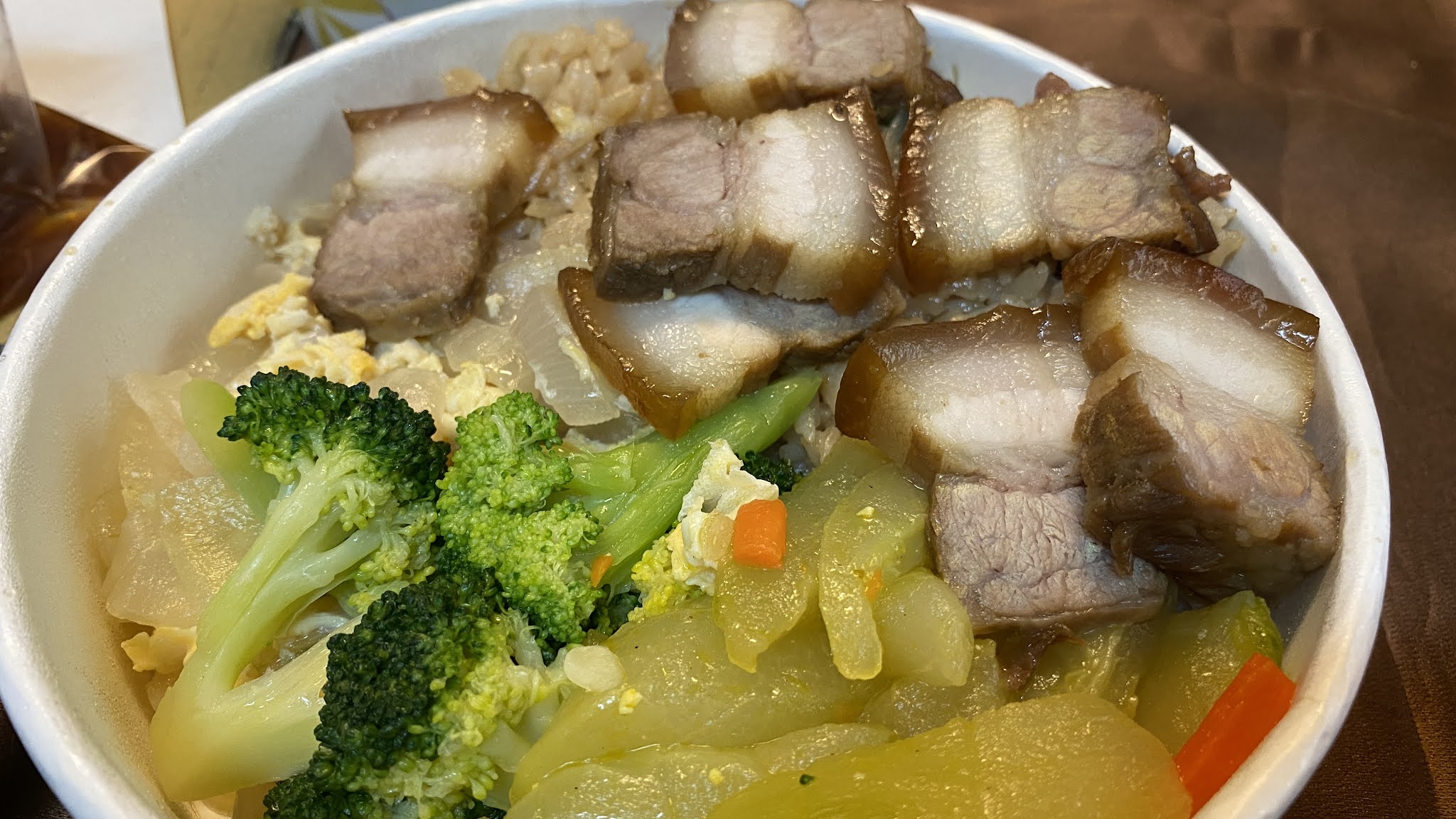 台南市北區和緯蝦仁飯｜當地人才會知道的經典美食｜便宜又好吃的餐點｜豐盛美味好滋味｜