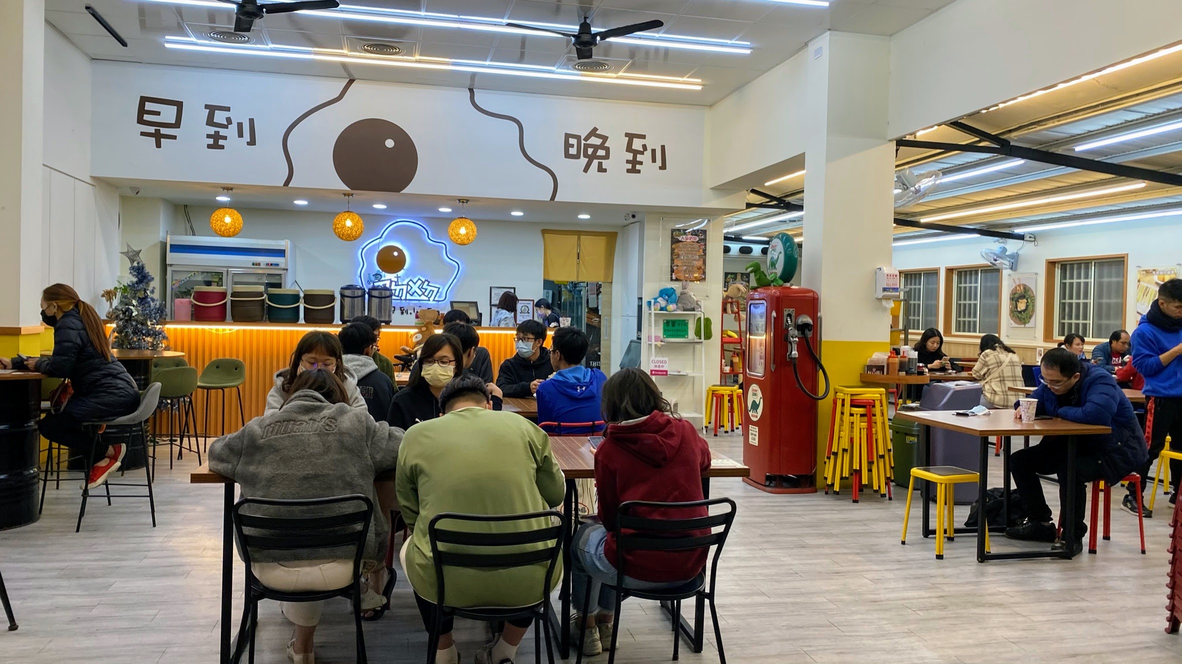台南知名連鎖店家｜晚上吃得到早餐的食物｜越晚越多人｜餐點奇特種類繁多｜