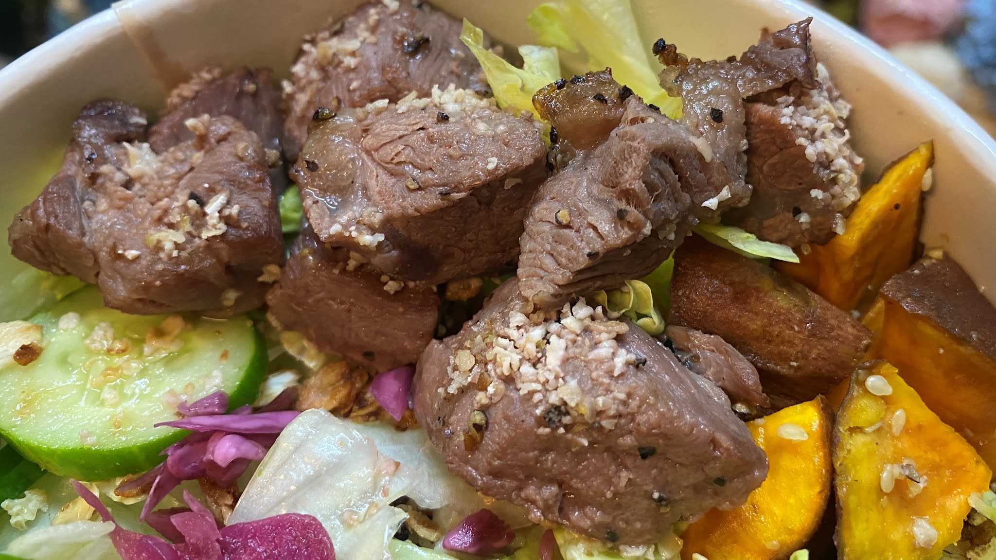 台南安平燕麥吧|燕麥主題健康輕食店|嫩肩骰子牛肉鮮蔬沙拉|好吃又兼康的燕麥餐| 3 台南安平燕麥吧|燕麥主題健康輕食店|嫩肩骰子牛肉鮮蔬沙拉|好吃又兼康的燕麥餐|