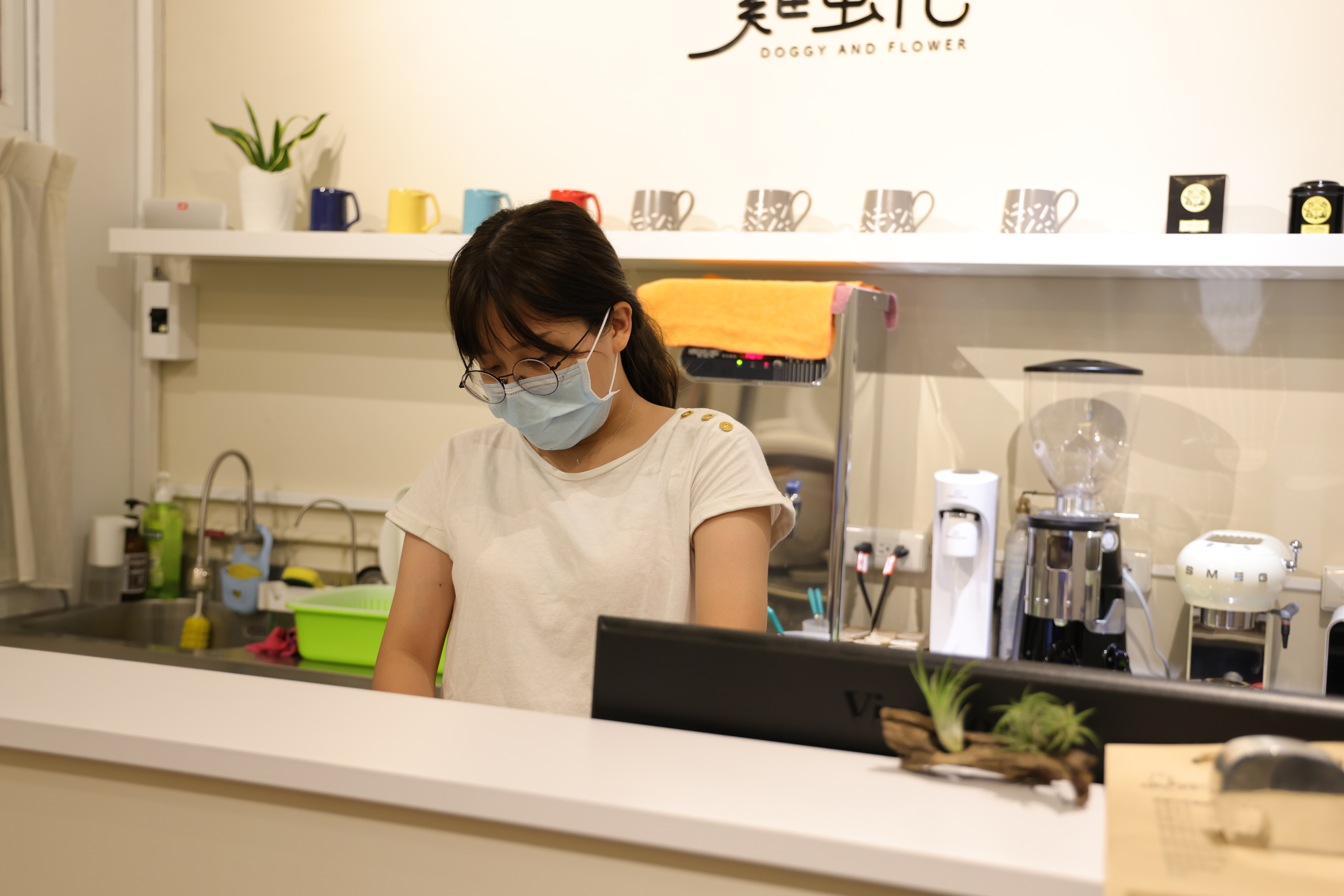 薩摩耶的家! 破舊的超級老屋也能布置得非常精美~｜台南寵物友善｜超精緻下午茶｜網美打卡好據點(吐司/飲品/糕點/寵物零食)
