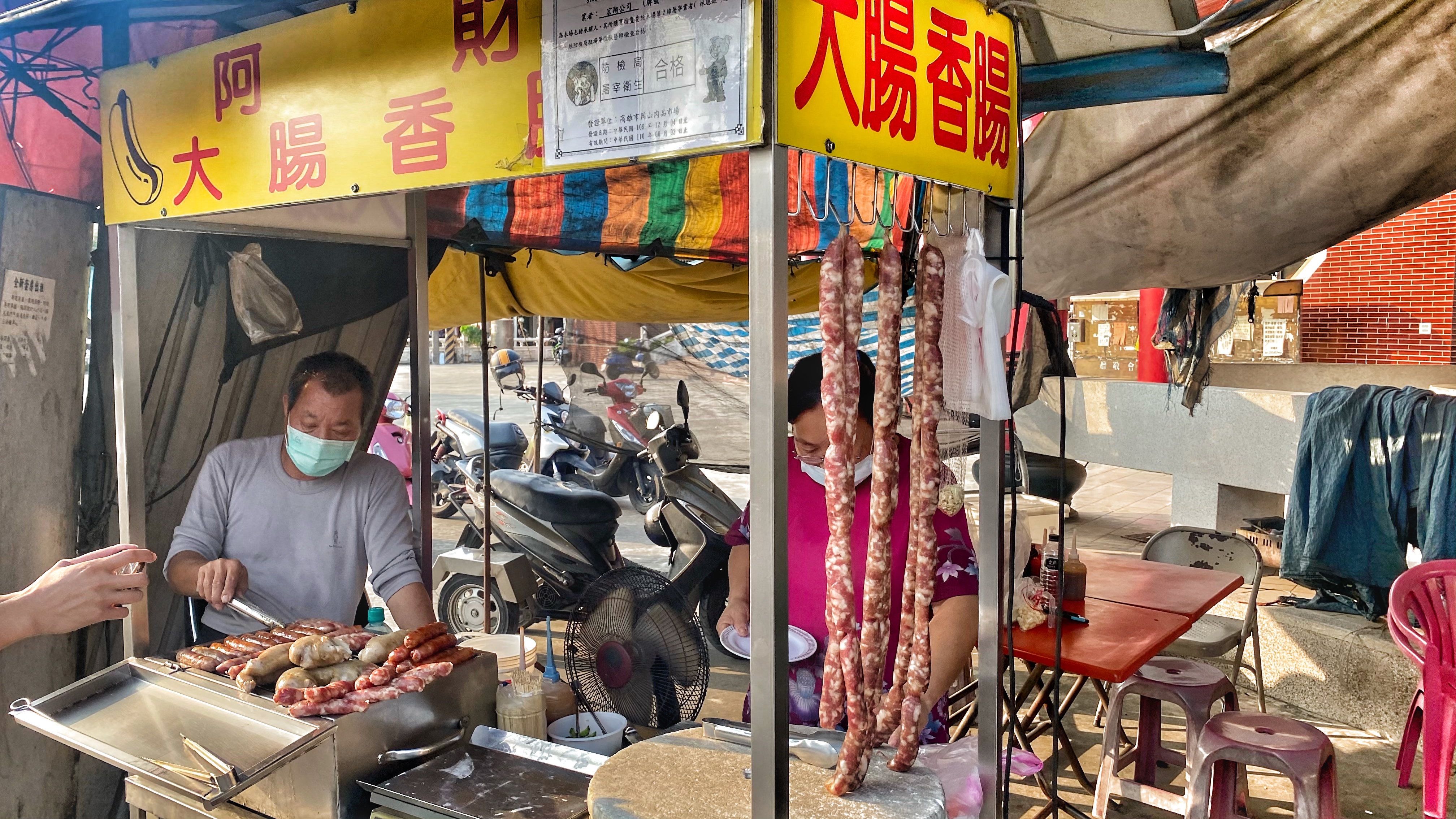 台南仁德大腸香腸攤|地圖上不會有的美食|大腸手工灌製真材實料|停車方便還有搭棚可內用| 2 台南仁德大腸香腸攤|地圖上不會有的美食|大腸手工灌製真材實料|停車方便還有搭棚可內用|