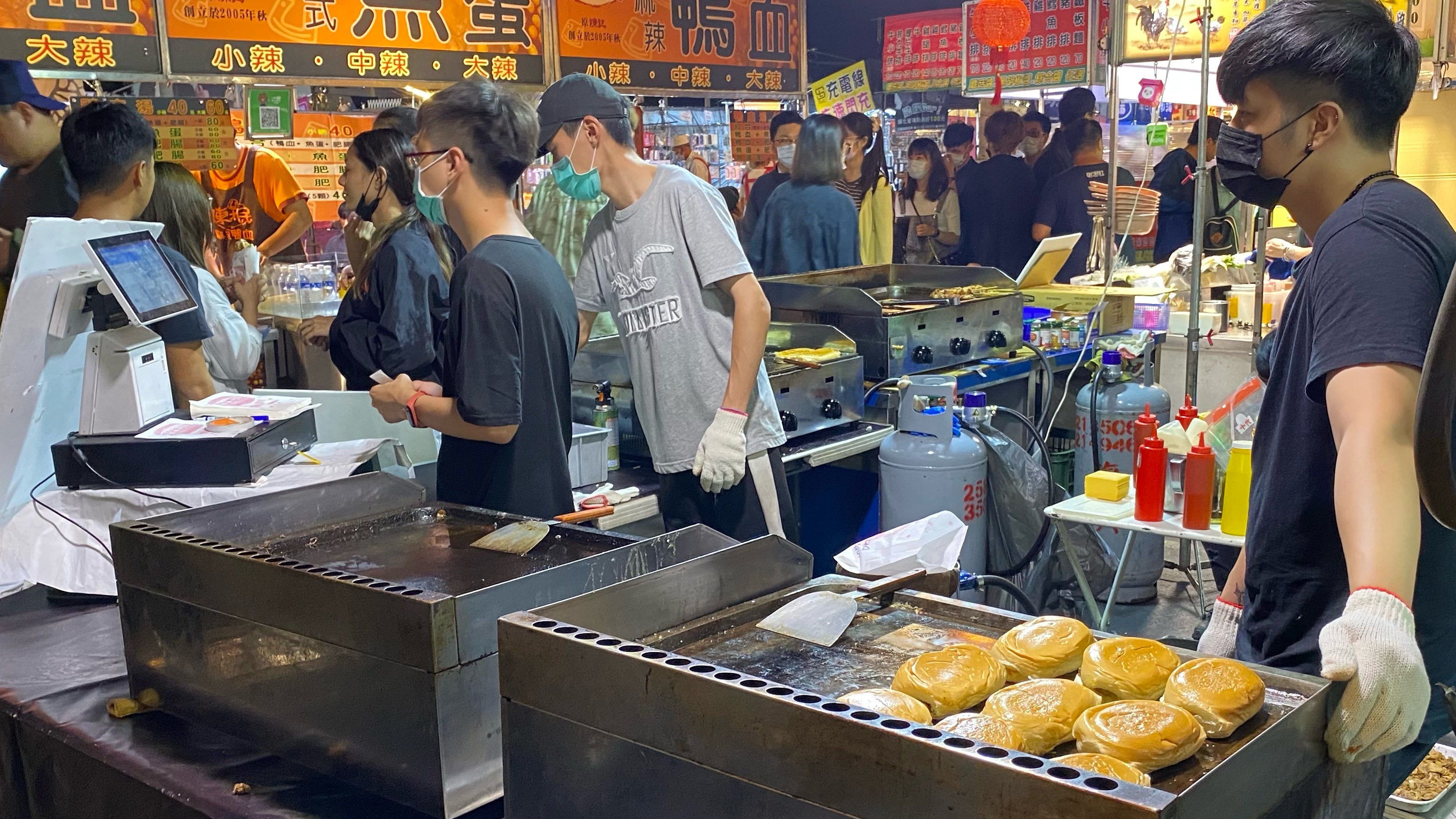 台南大東夜市古巴三明治|香濃口味還會拉絲|小小一個麵包確有大大享受|夜市銅板美食| 2 台南大東夜市古巴三明治|香濃口味還會拉絲|小小一個麵包確有大大享受|夜市銅板美食|