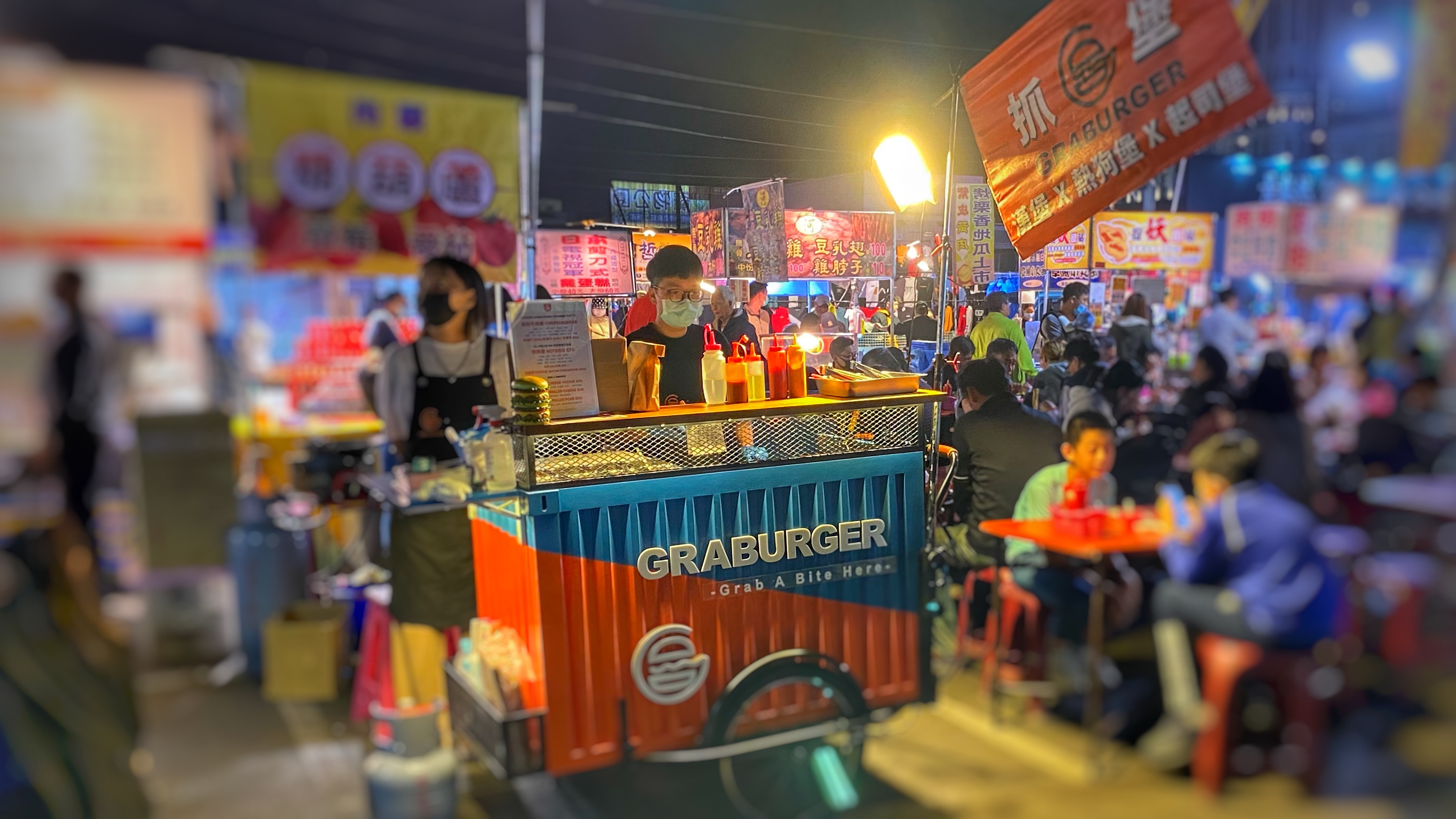 台南安平區新永華夜市｜要去夜市才看得到的漢堡快餐車｜100%手打純牛肉｜
