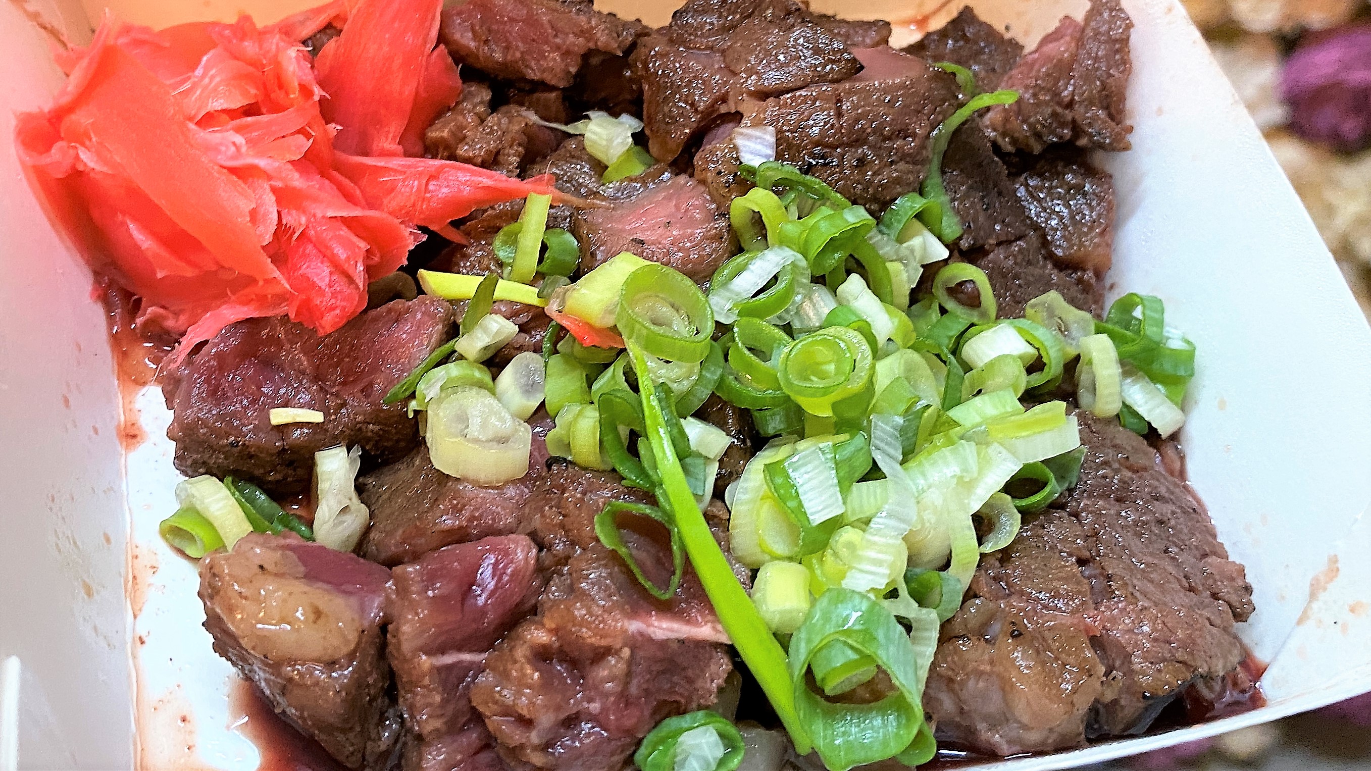 牛丁次郎坊平價燒肉丼｜好吃有嚼勁的炙燒羽翼牛排｜專業燒烤平價美食｜