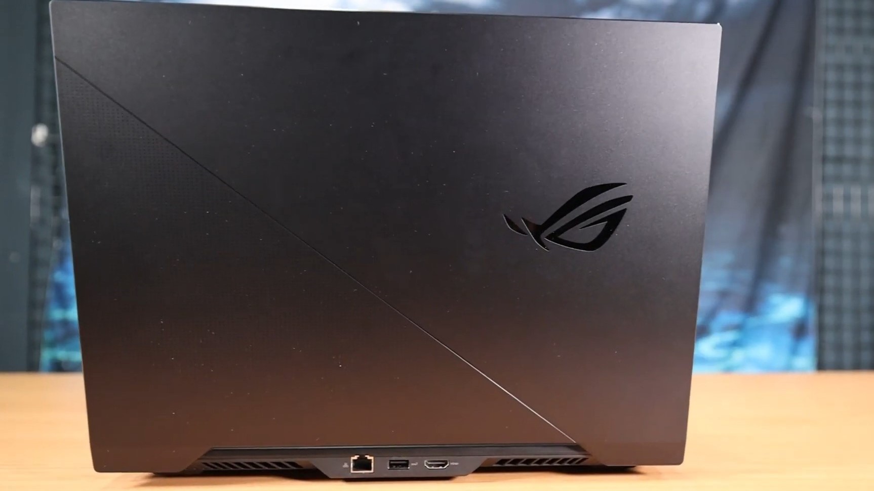 西風之神系列筆電開箱-ROG Zephyrus Duo 15 SE特別版,超高規格讓你心癢癢,玩遊戲剪輯樣樣行!|100%Adobe RGB|4K雙螢幕|副螢幕觸控功能|RTX3080 Laptop|AMD Ryzen™ 9 5900HX| 10 西風之神系列筆電開箱-ROG Zephyrus Duo 15 SE特別版,超高規格讓你心癢癢,玩遊戲剪輯樣樣行!|100%Adobe RGB|4K雙螢幕|副螢幕觸控功能|RTX3080 Laptop|AMD Ryzen™ 9 5900HX|