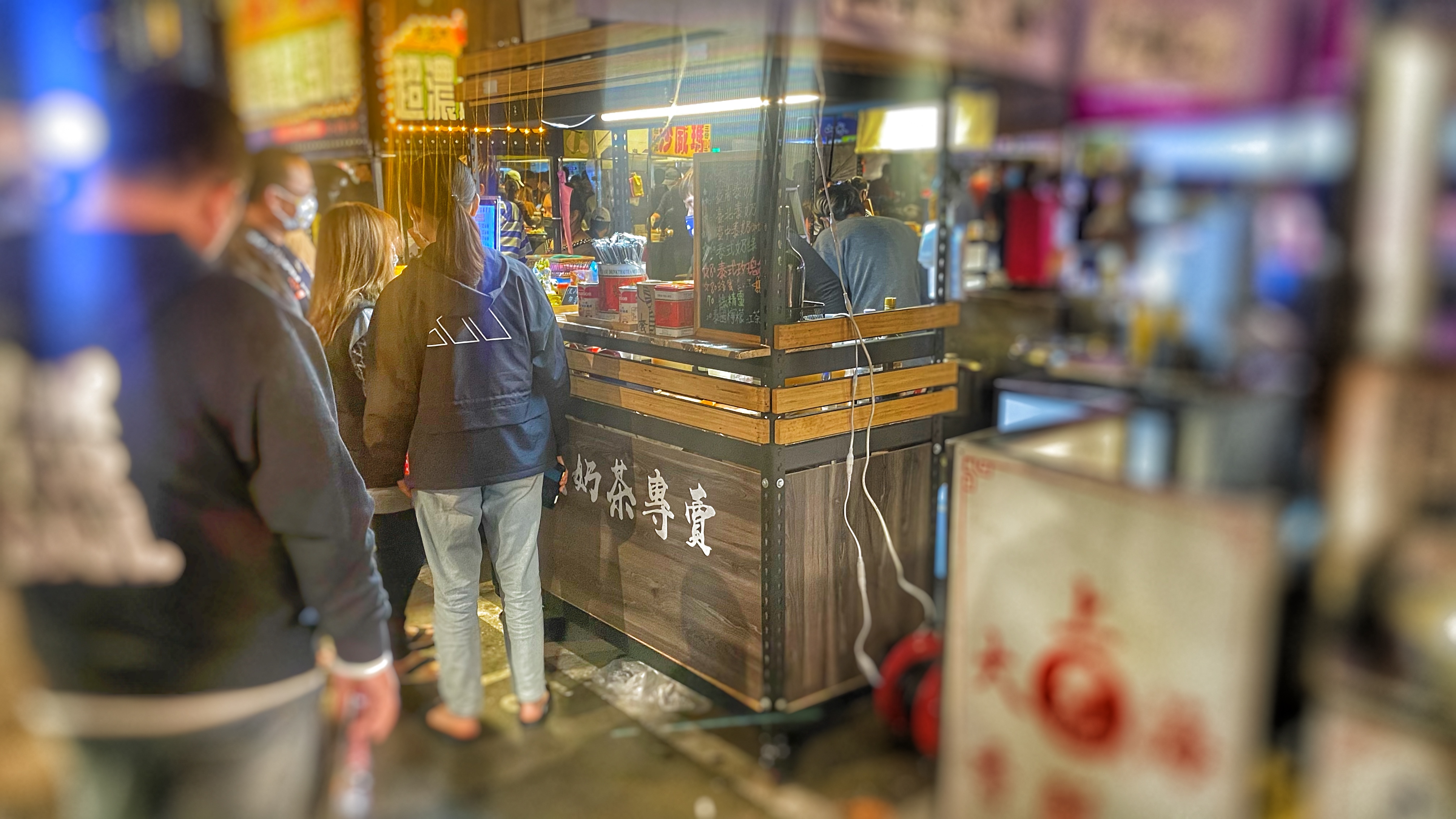 就是要喝泰式奶茶｜花園夜市中的幸福滋味｜快速鄉民手沖泰奶｜銅板美食｜